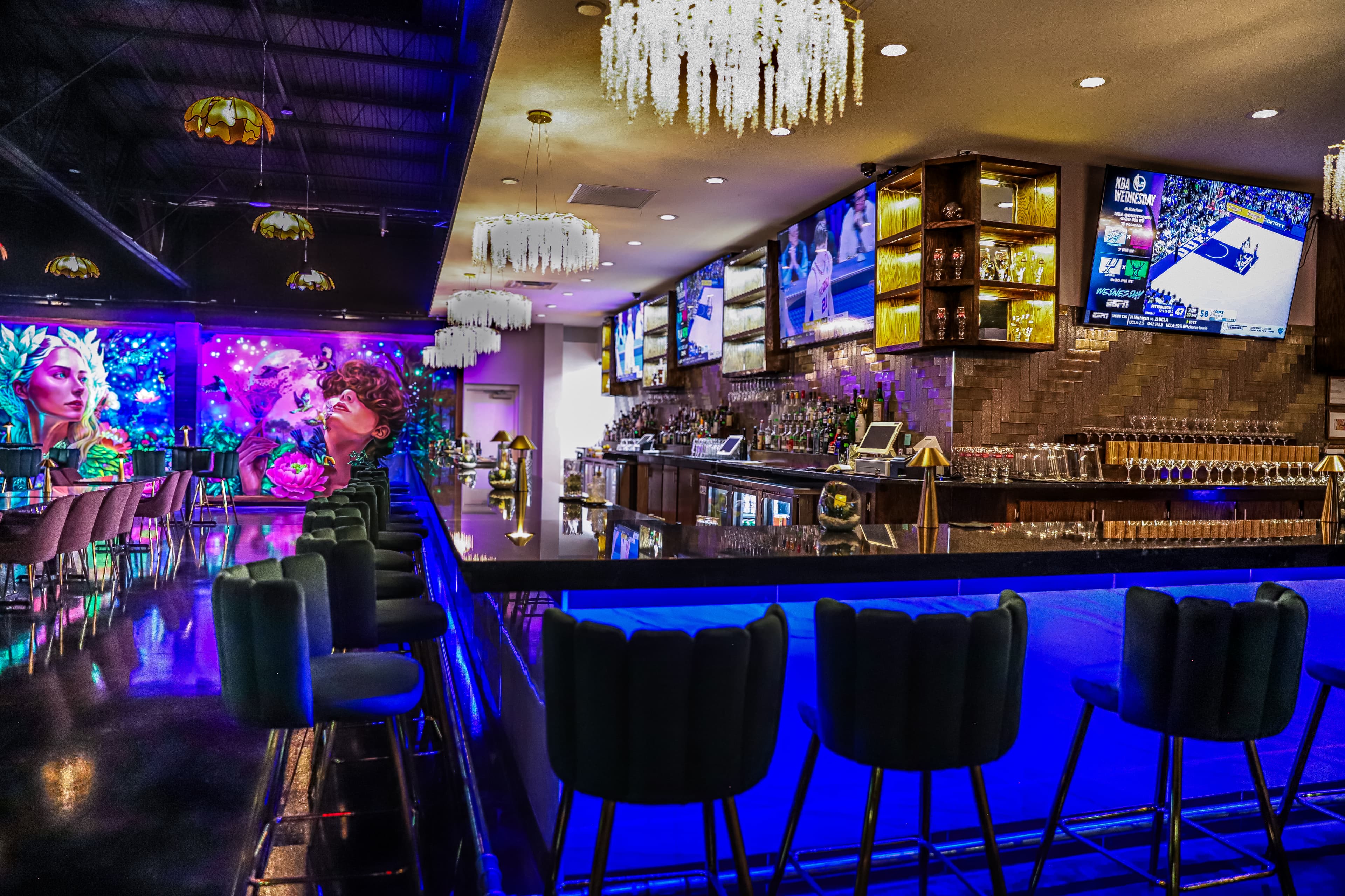 Martini Golf & Sports Lounge - Image 9