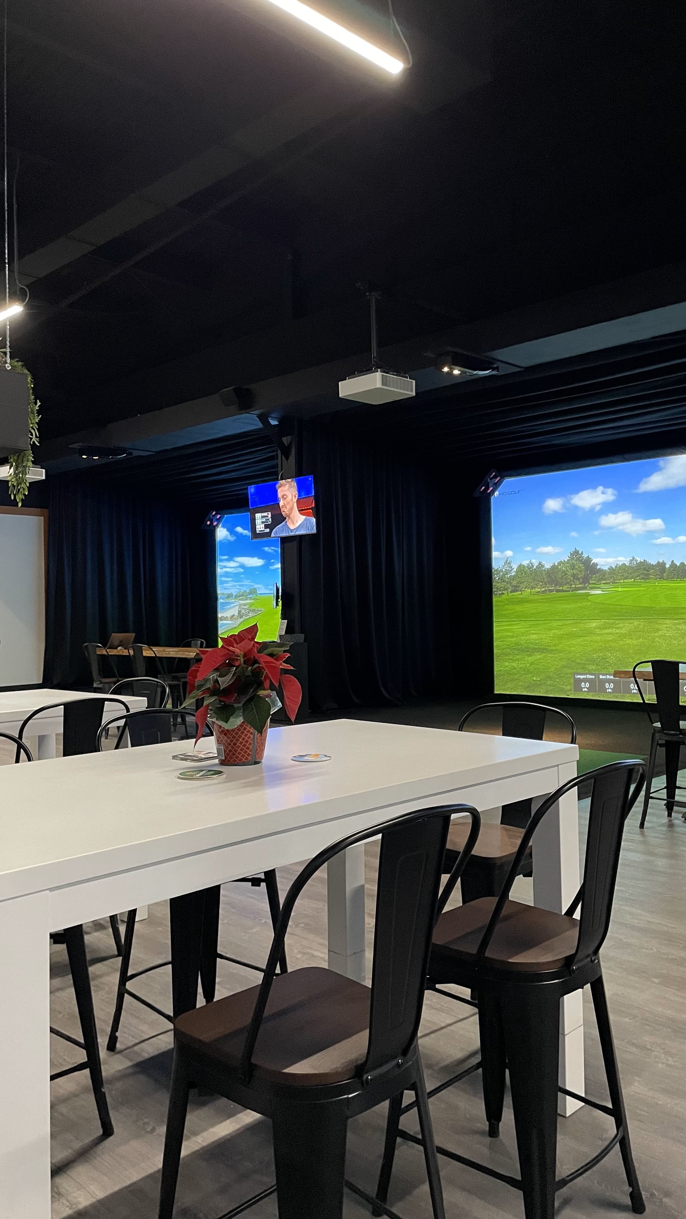 Up & Down Lounge - Image 5