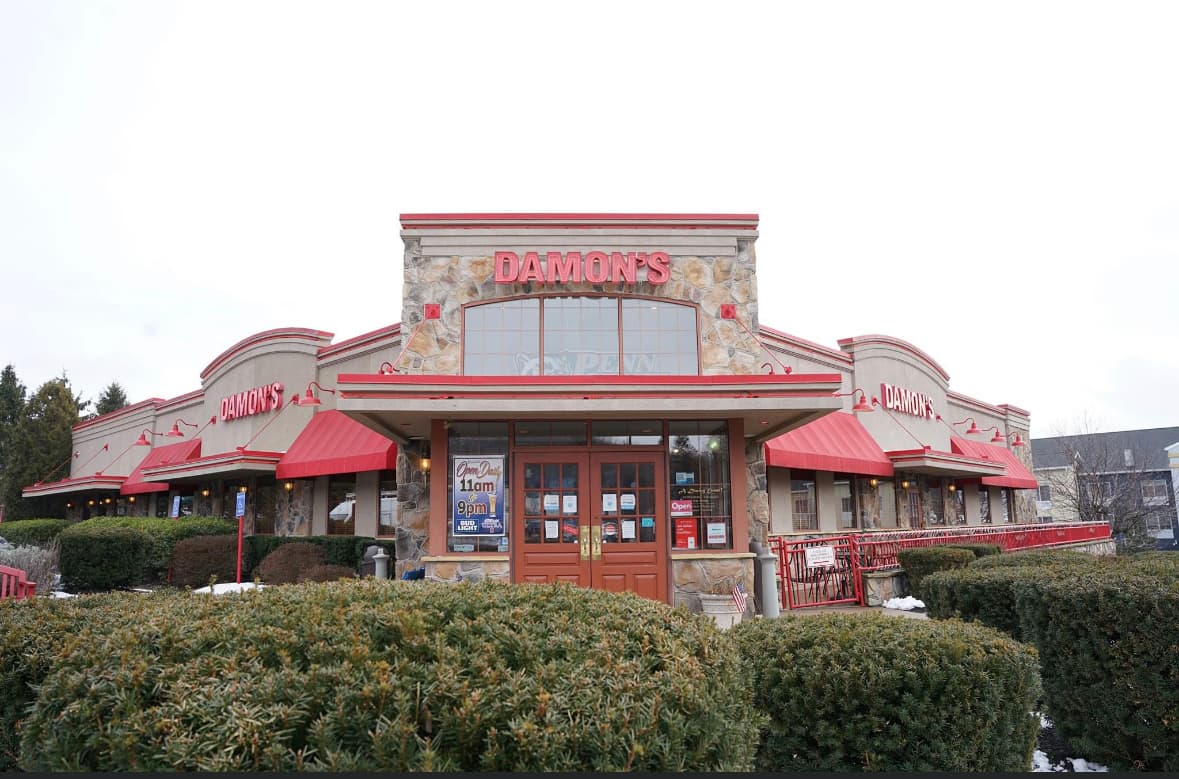 Damon's Grill - Image 1