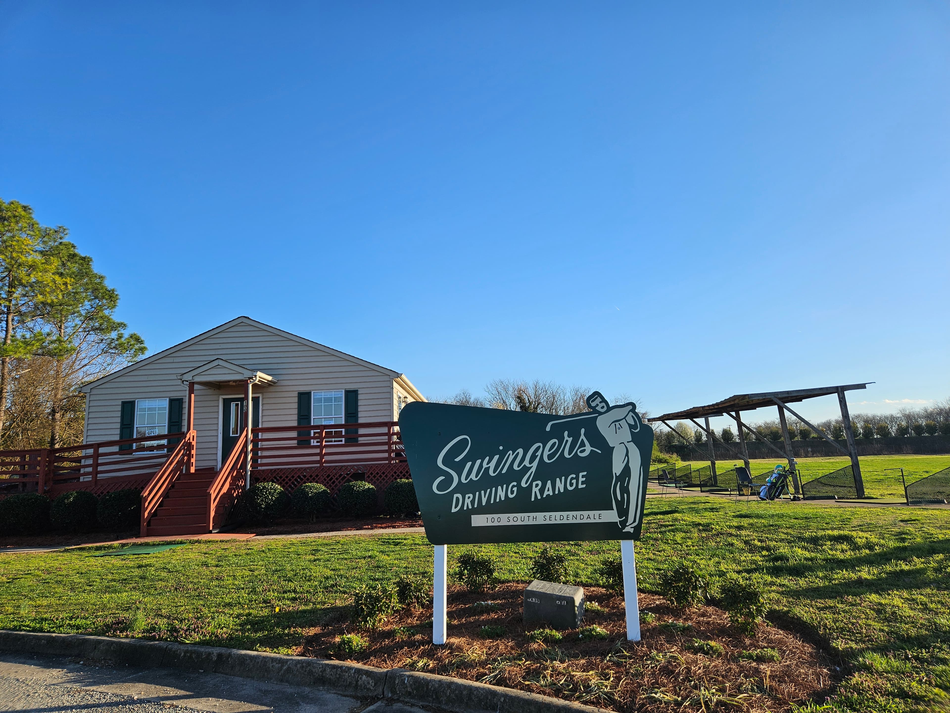 Swingers Driving Range - Image 1