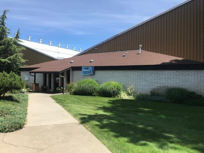 Yakima Tennis Club - indoor courts - Image 4