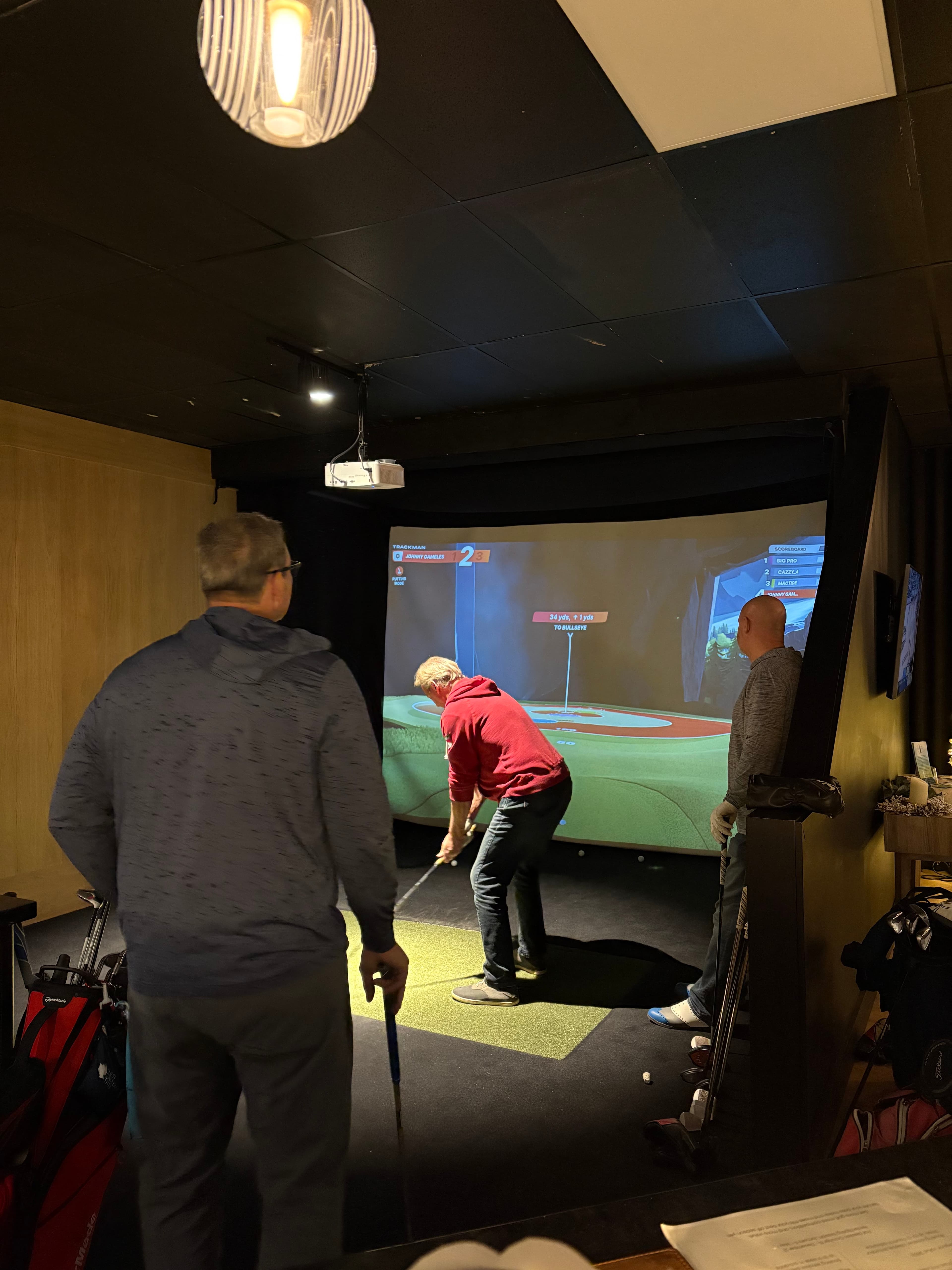 Mulligans Golf Lounge - Image 7