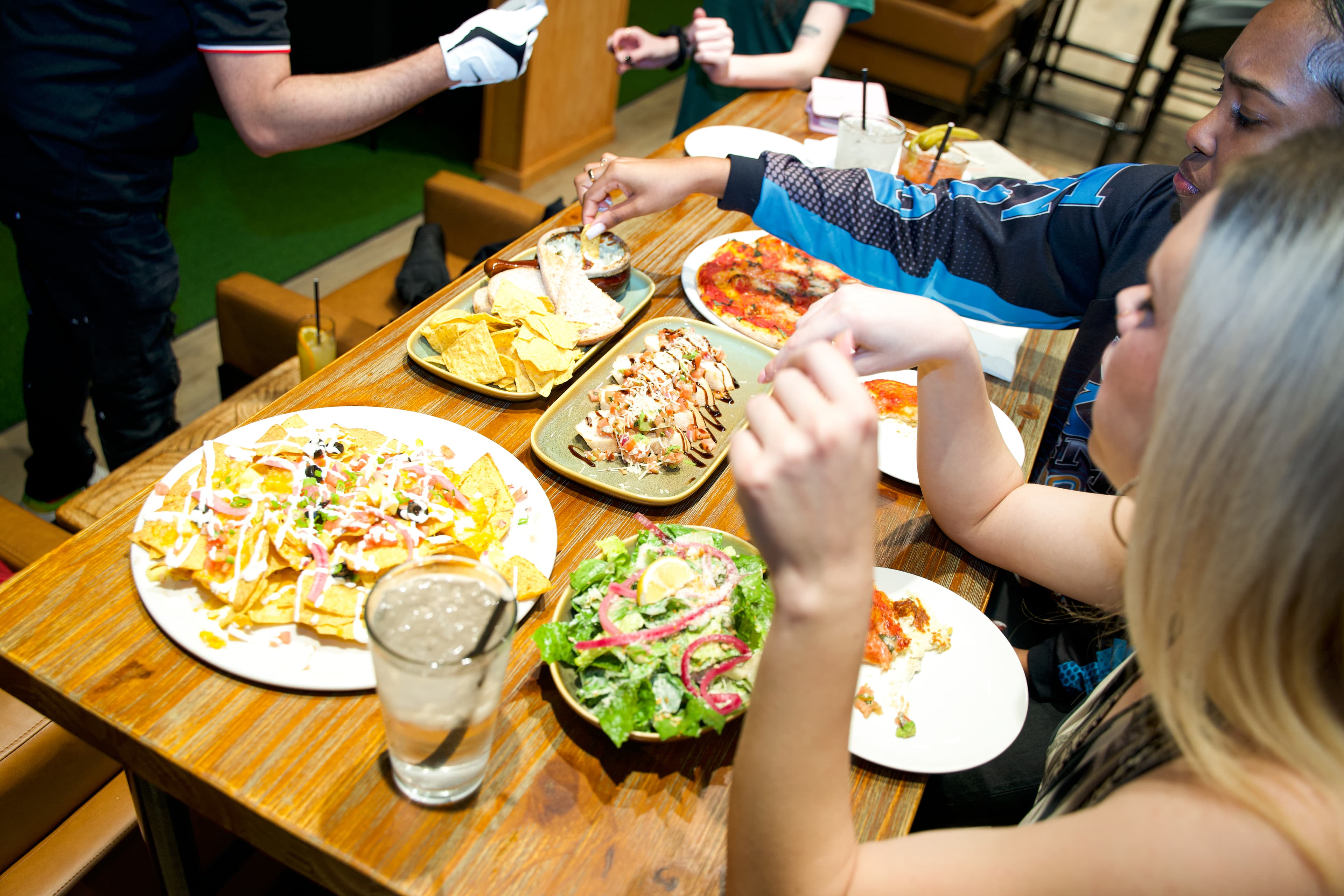 19th Hole Indoor Golf & Social