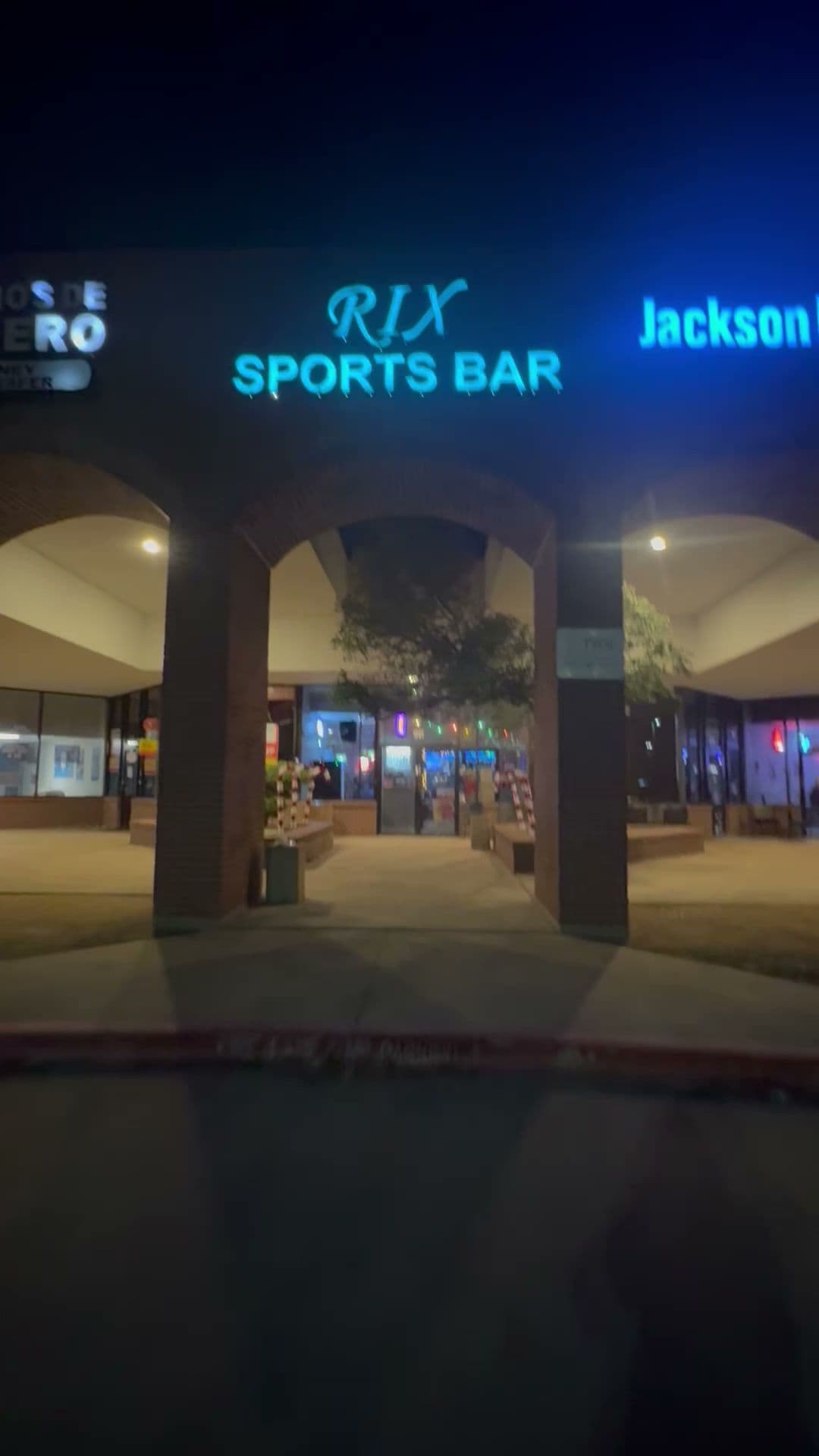 RIX Sports Bar - Image 8