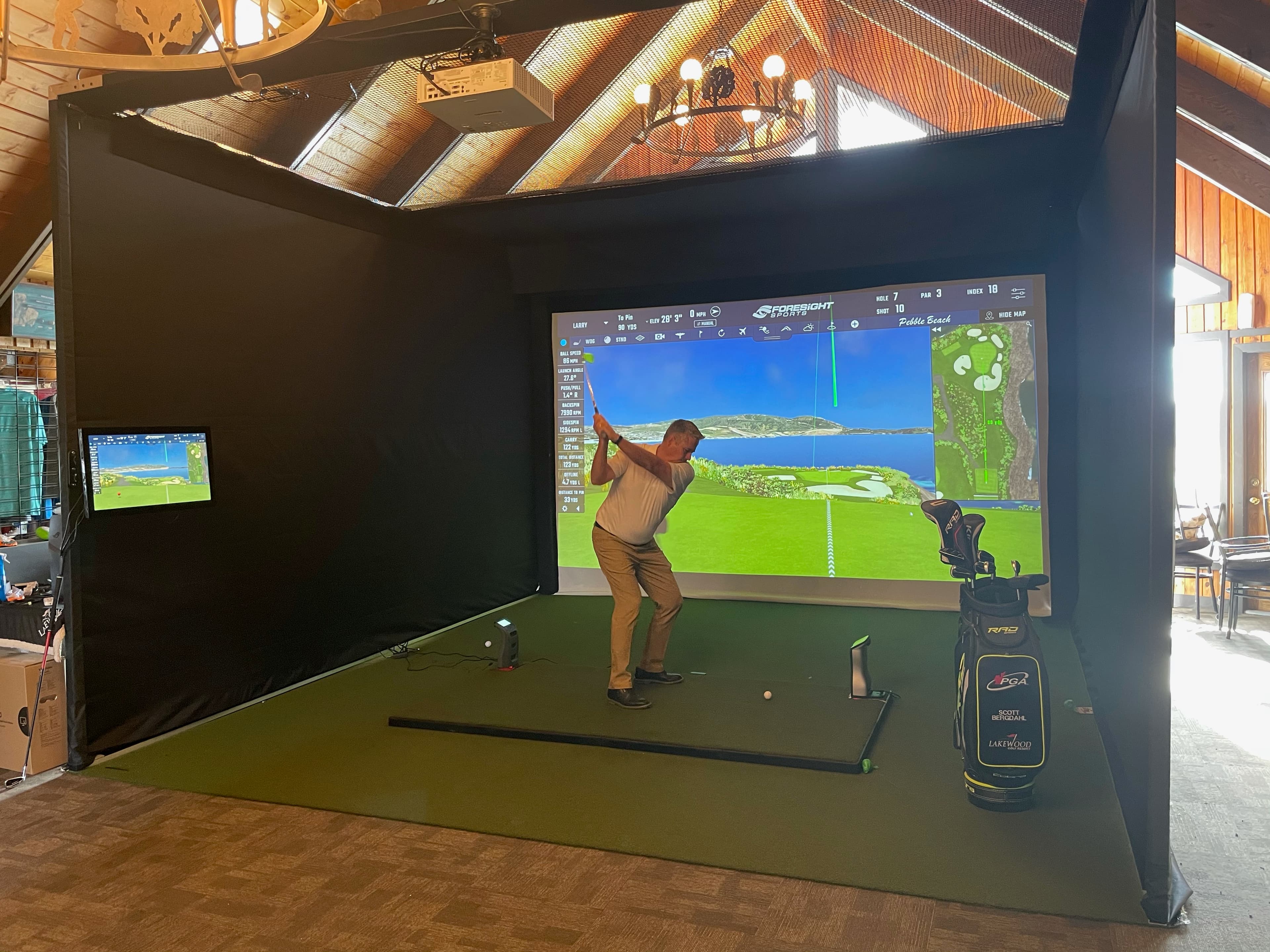 Bogey's Indoor Golf - Image 1