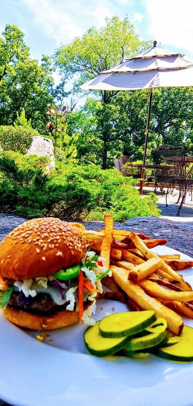 Gold Nugget Tavern & Grille - Image 4