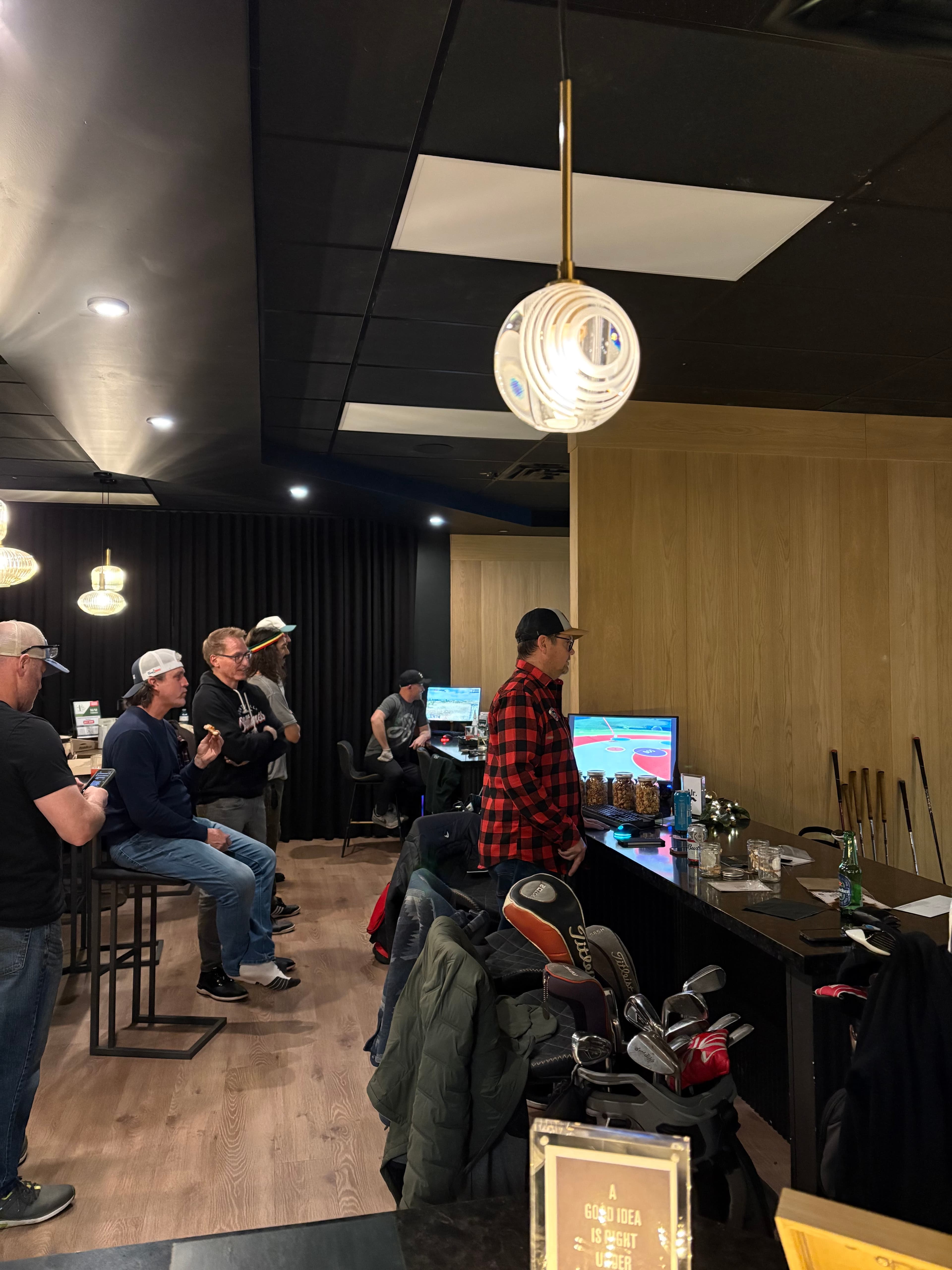 Mulligans Golf Lounge - Image 9