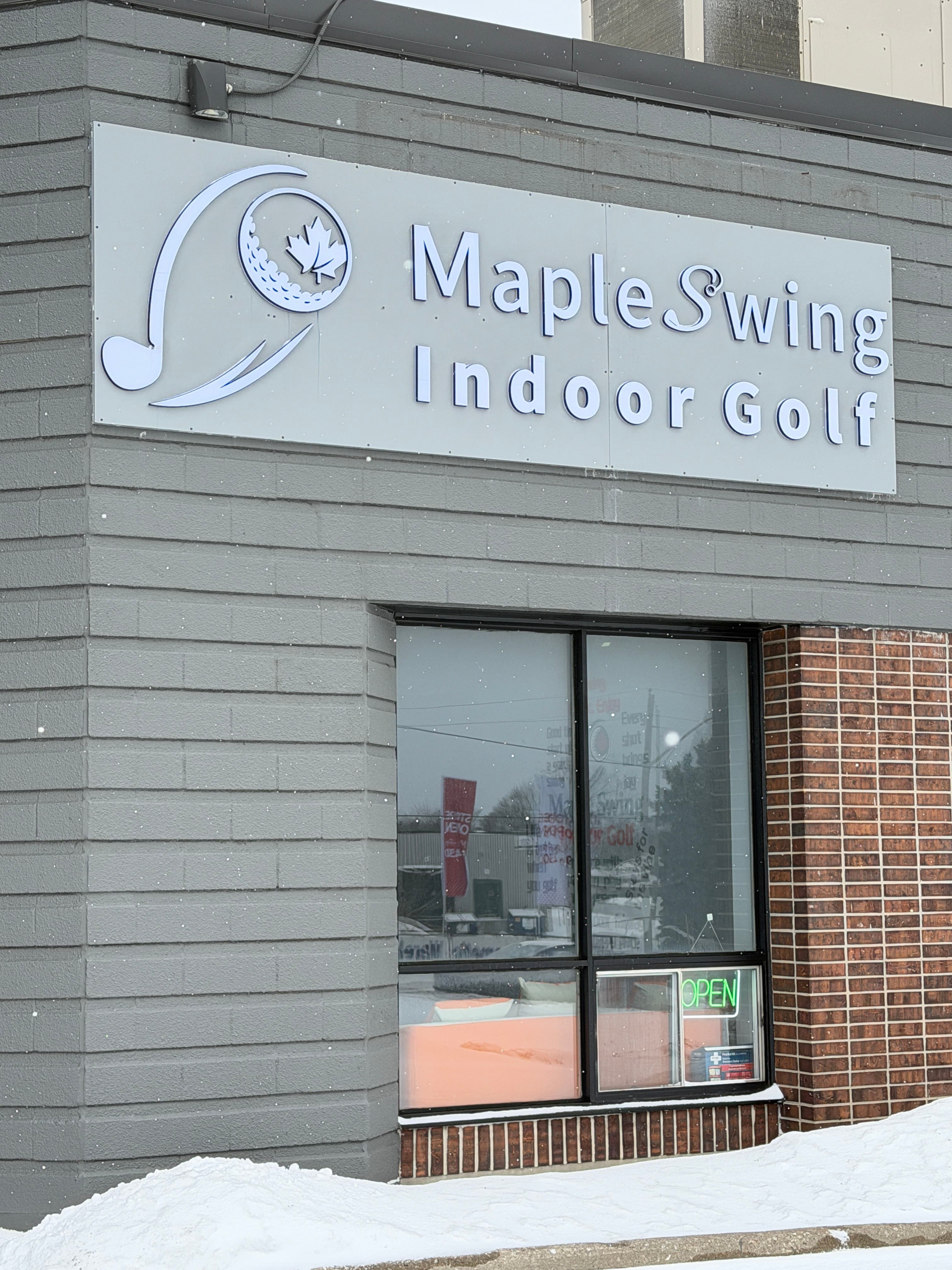 MapleSwing Indoor Golf