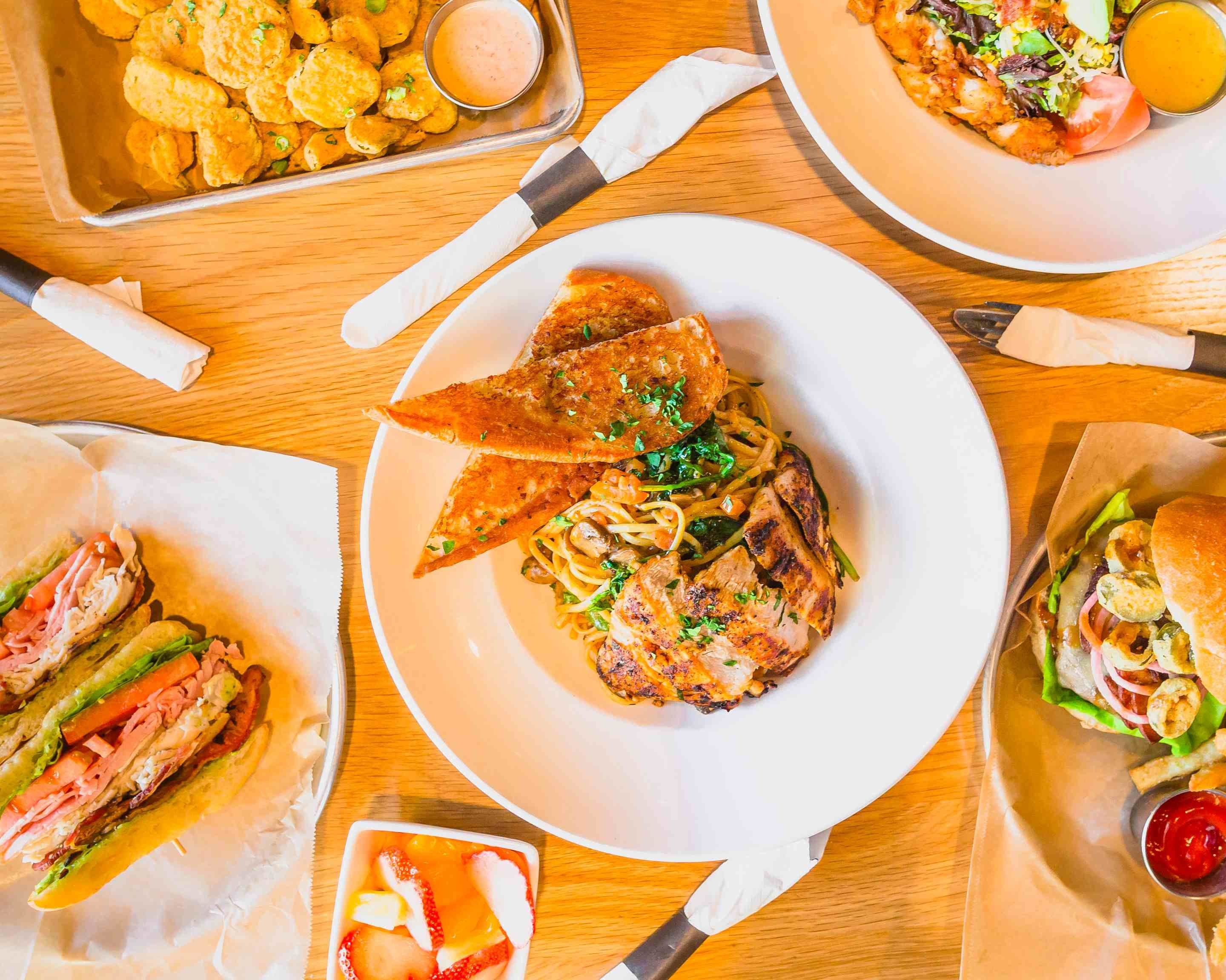 Creatwood Tavern & Rooftop - Image 3