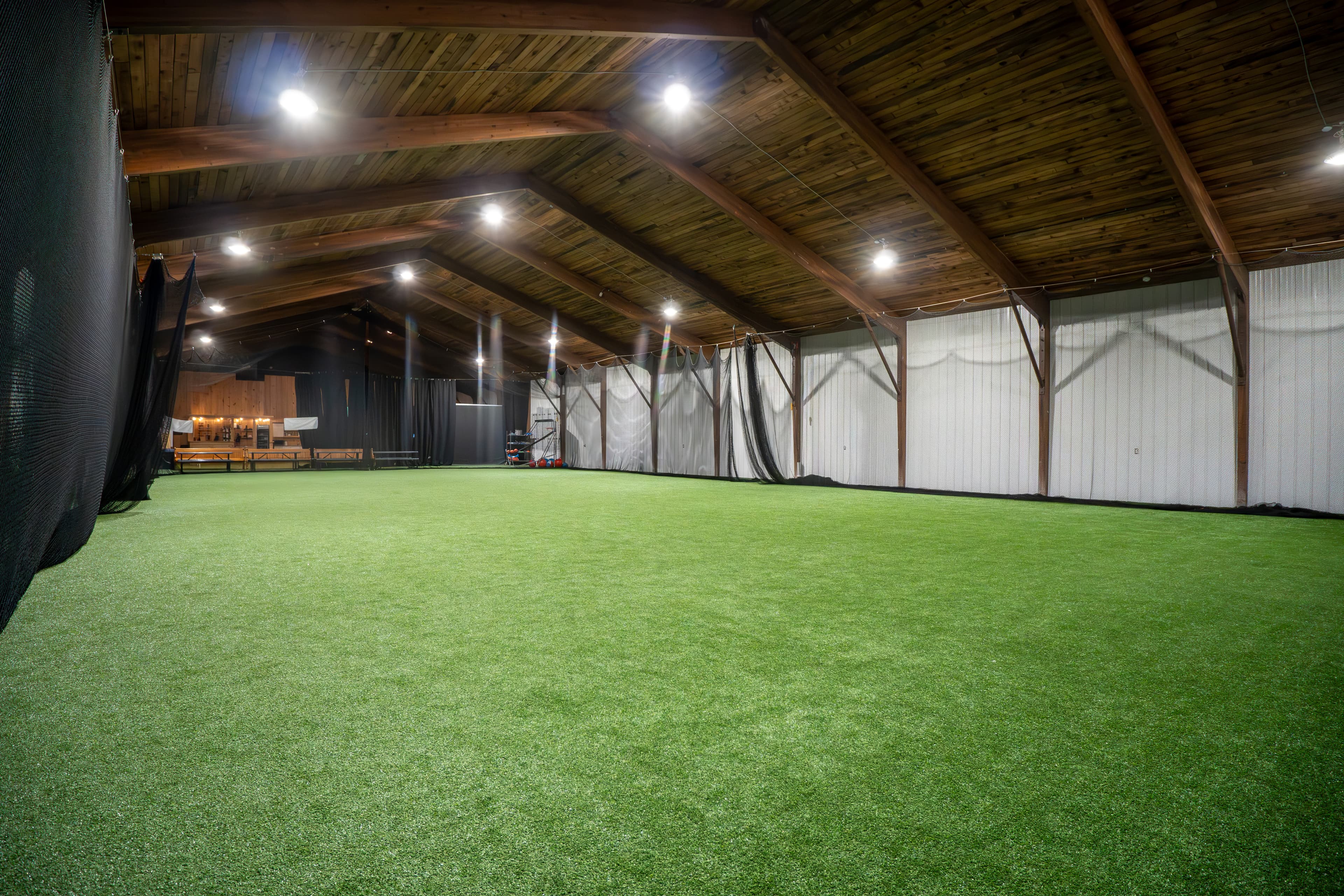 Bunkers Indoor Golf - Kingswell Glen - Image 4