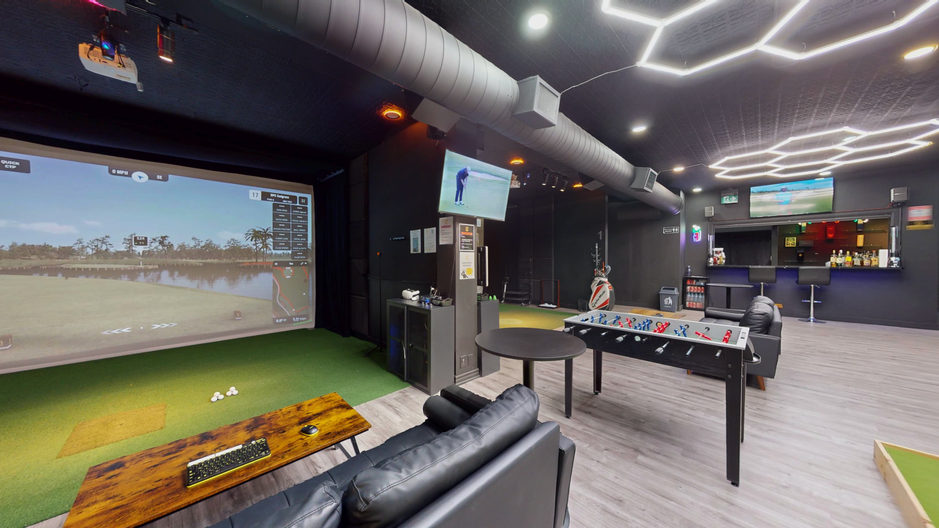 Club X Indoor Golf - Image 1