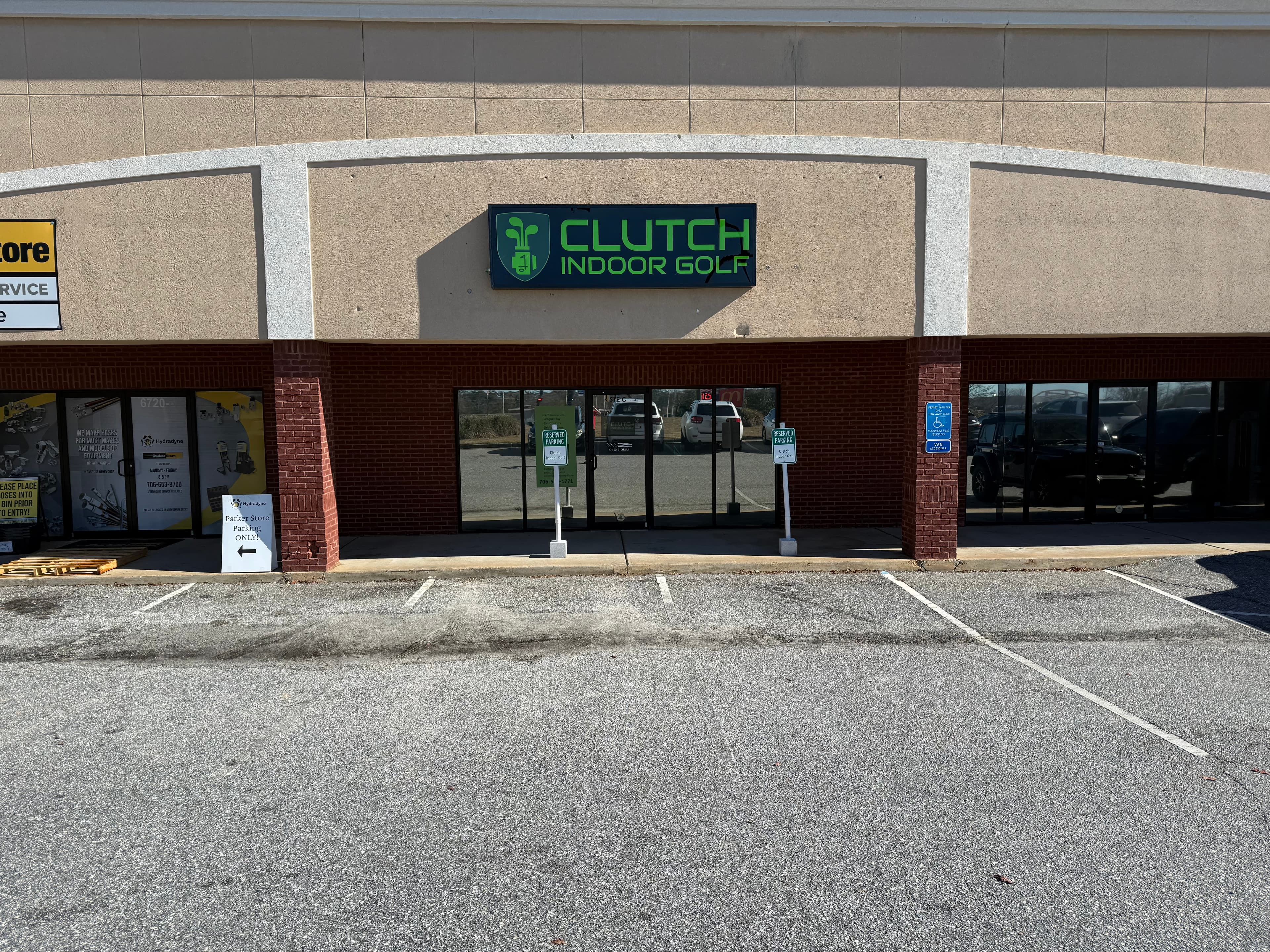 Clutch Indoor Golf - Image 2