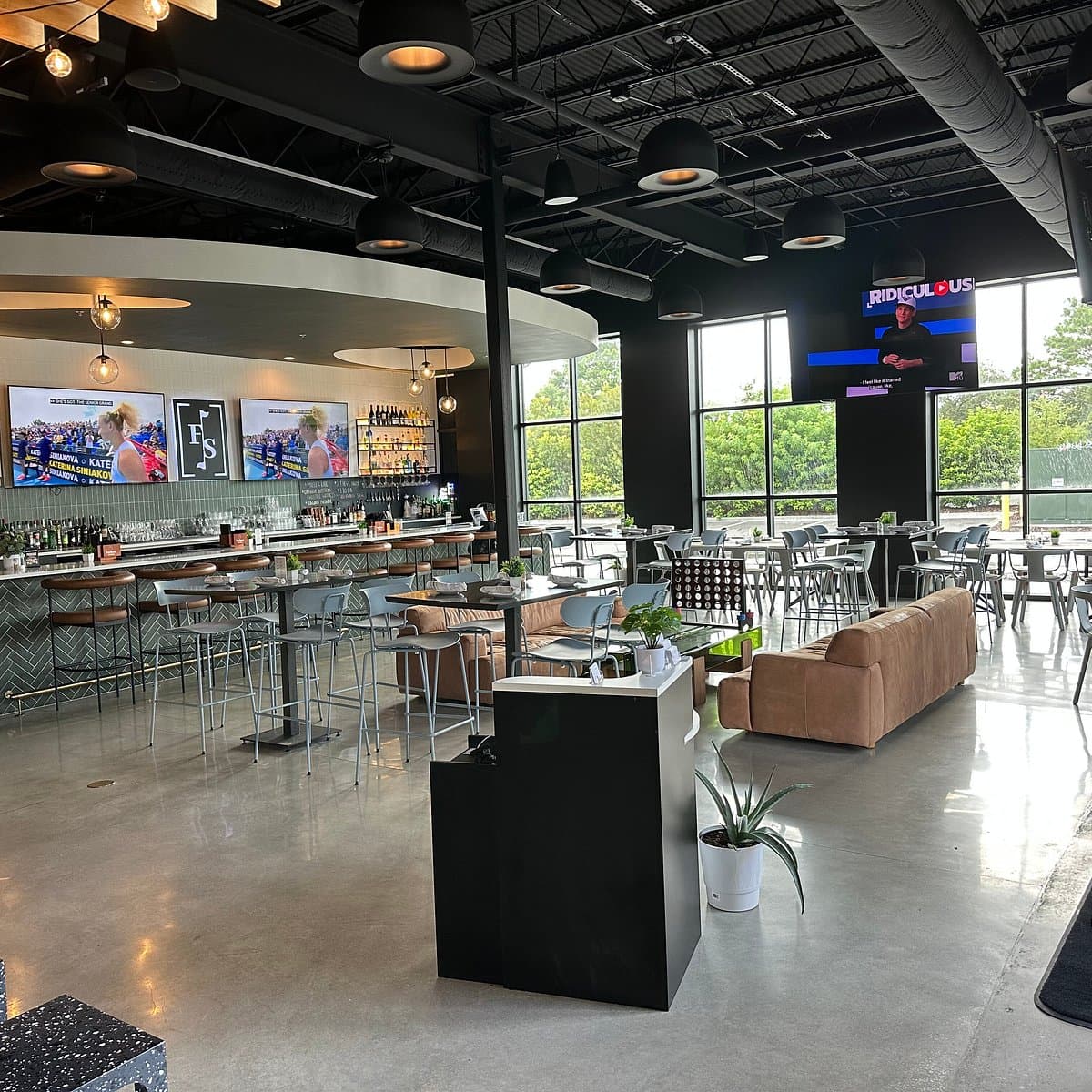 Fore Score Gate Parkway - Image 8