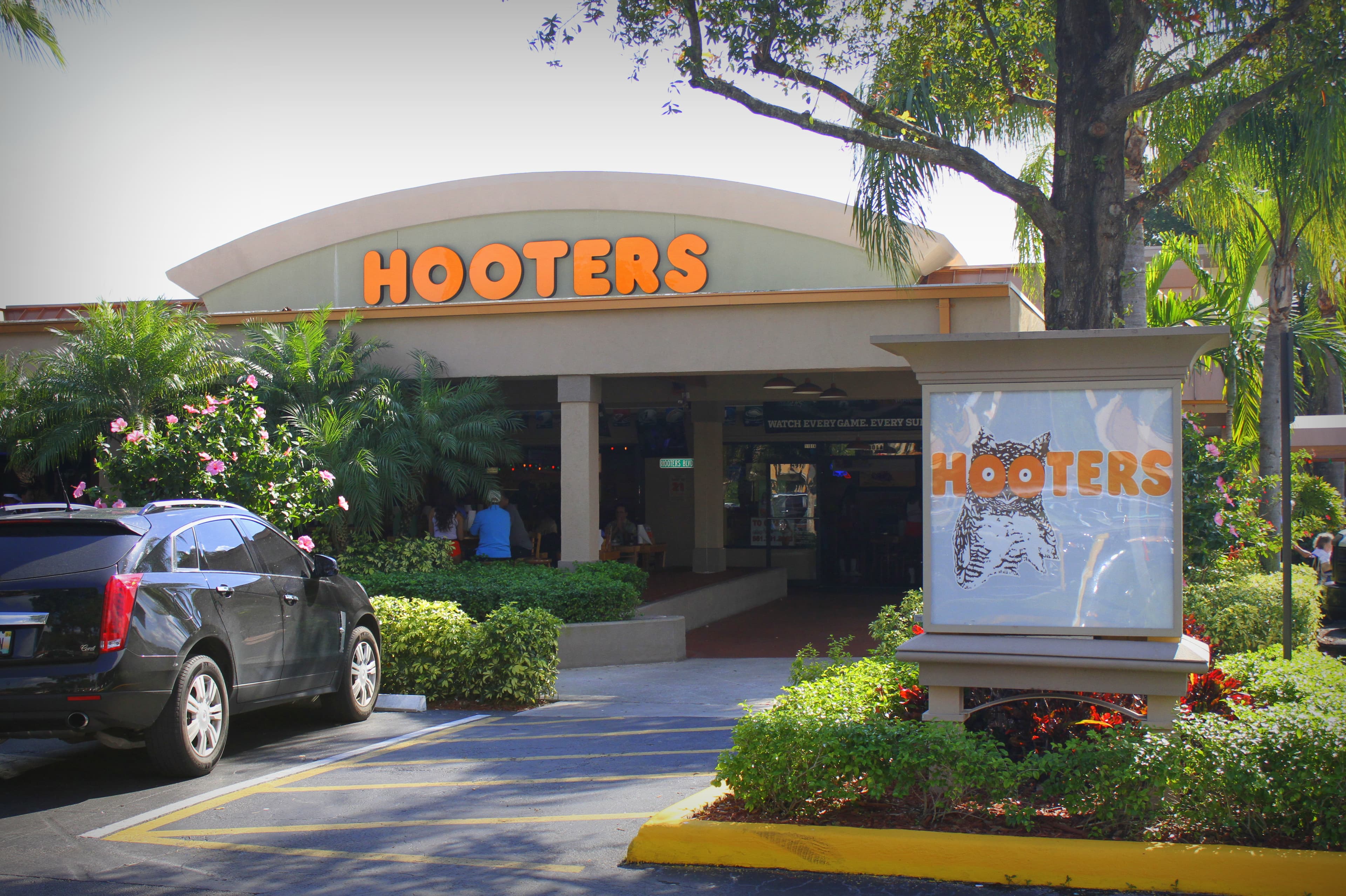 Hooters - Image 1