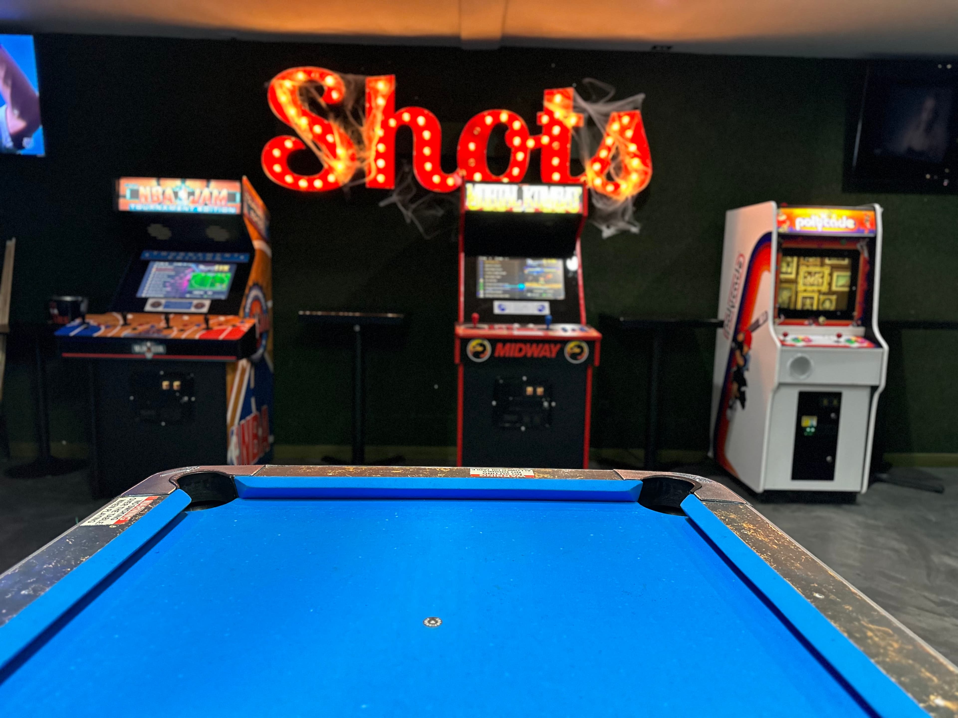 Longshots Sports Bar - Image 3