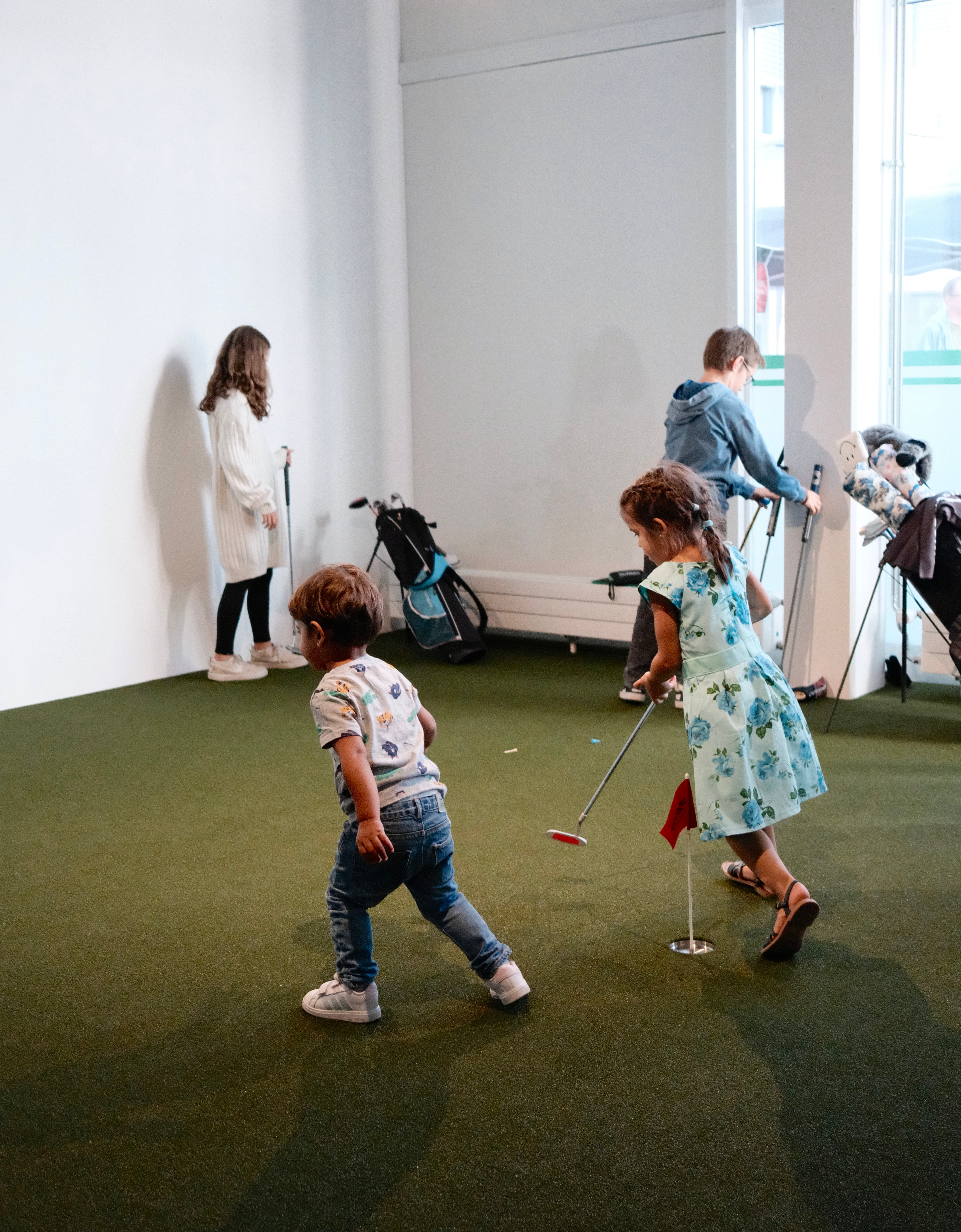 Indoor Golf Club - Image 2