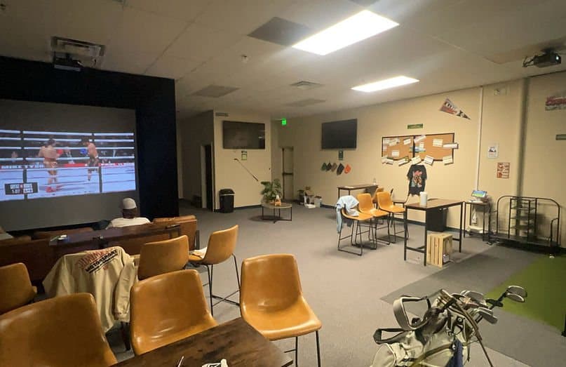 Mulligans Indoor Golf Center - Image 2