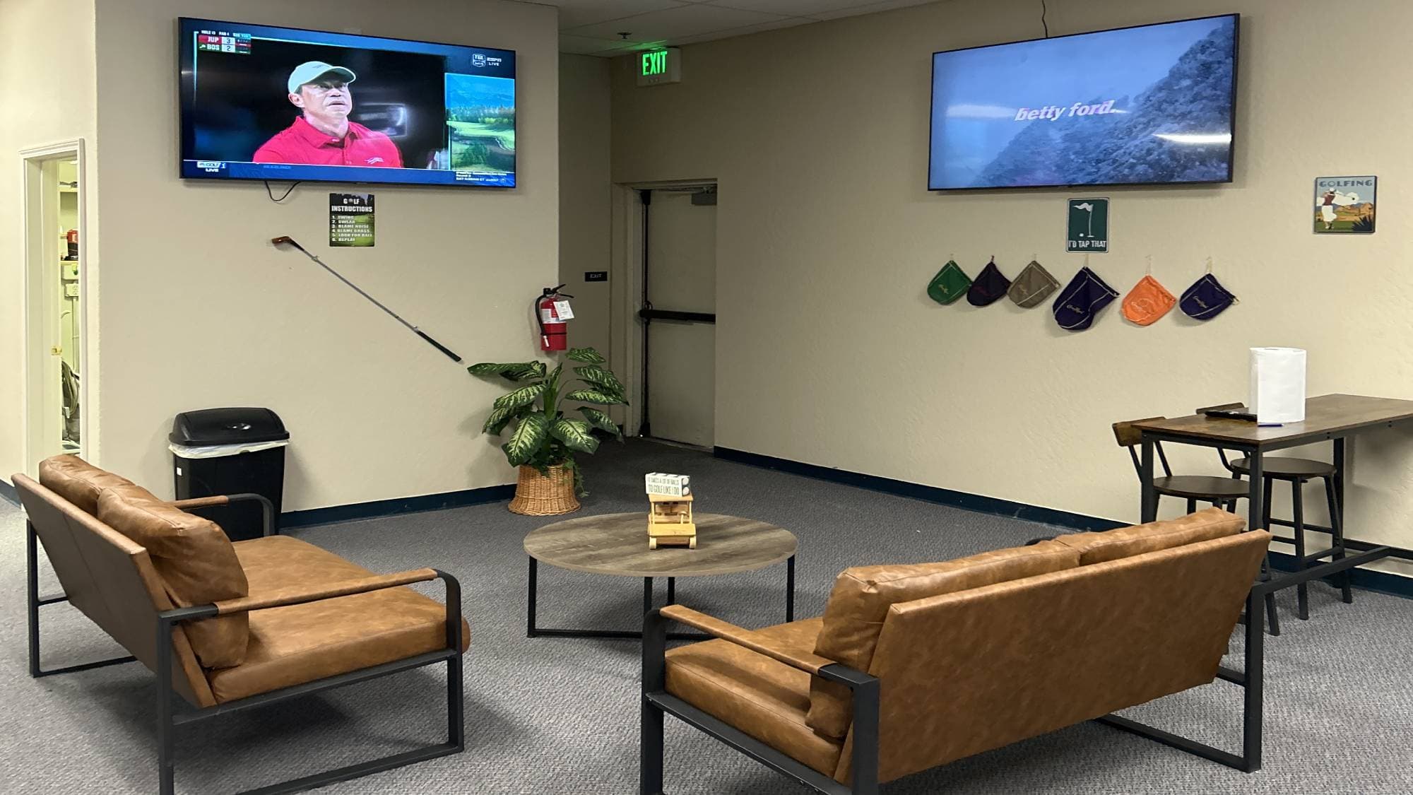 Mulligans Indoor Golf Center - Image 1
