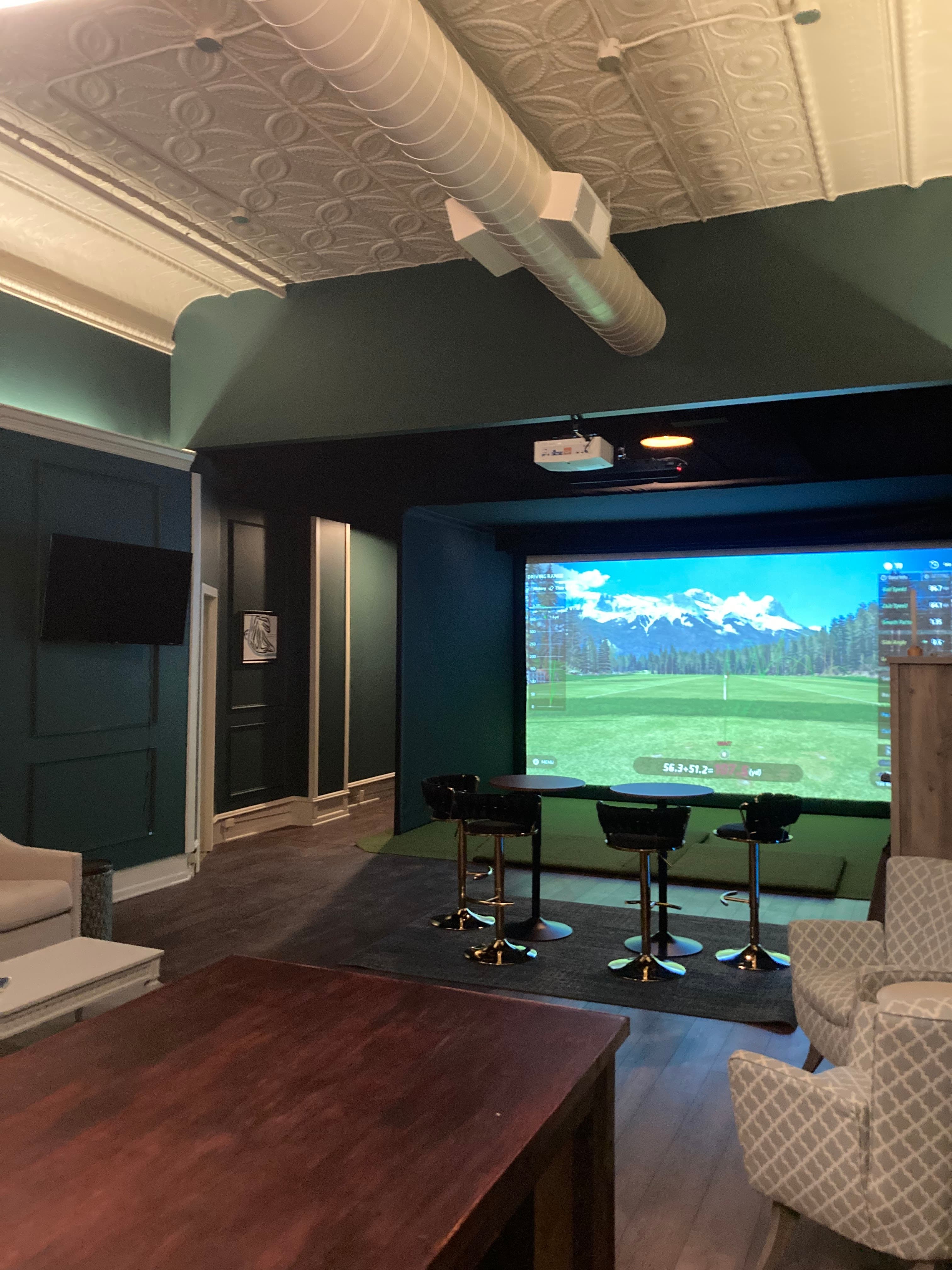 Below Par Golf Lounge - Image 5
