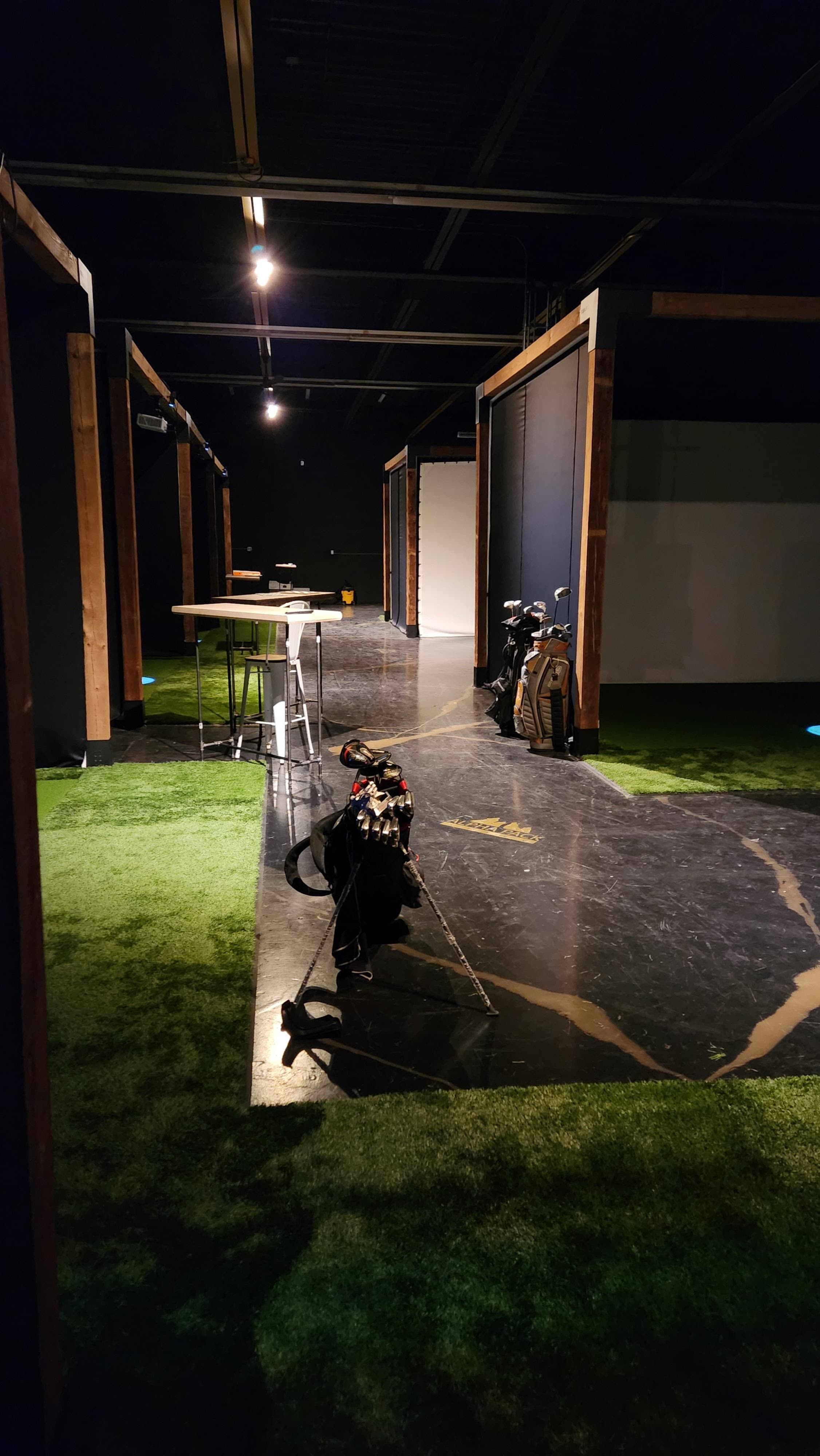 The Mad Hitter Indoor Golf Lounge - Image 8