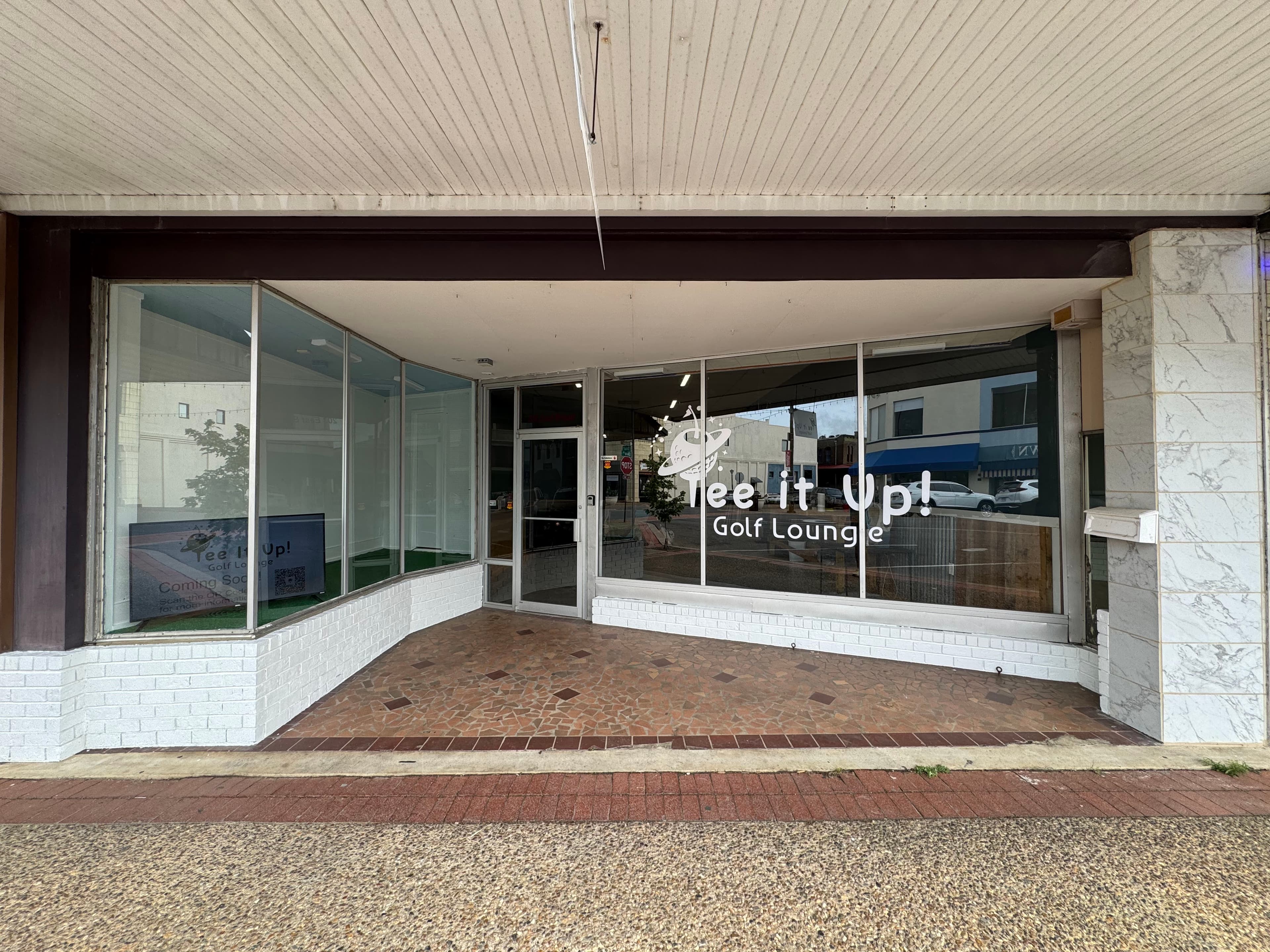 Tee it Up! Golf Lounge - Image 4