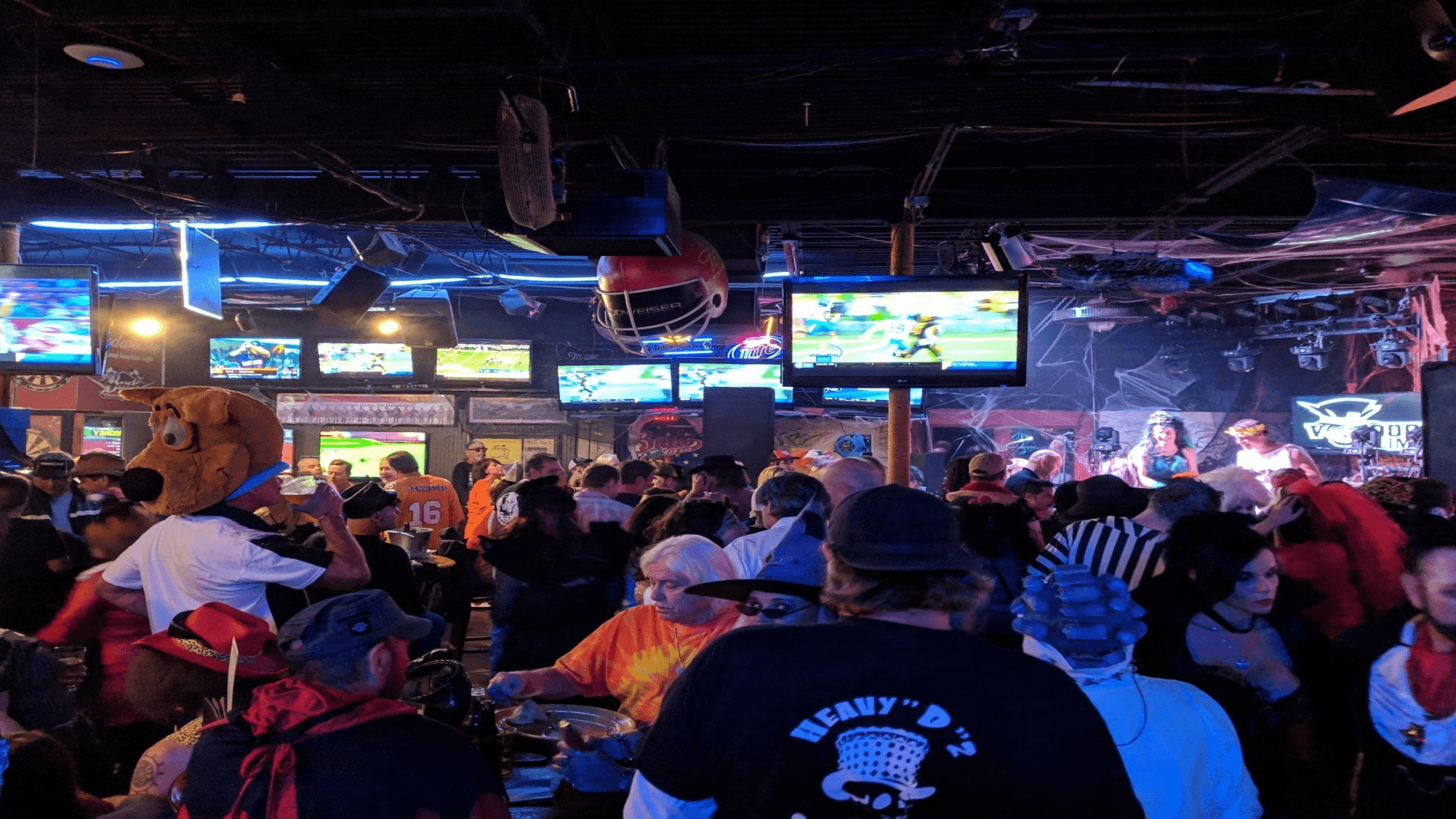 Bud's Sports Bar - Image 9