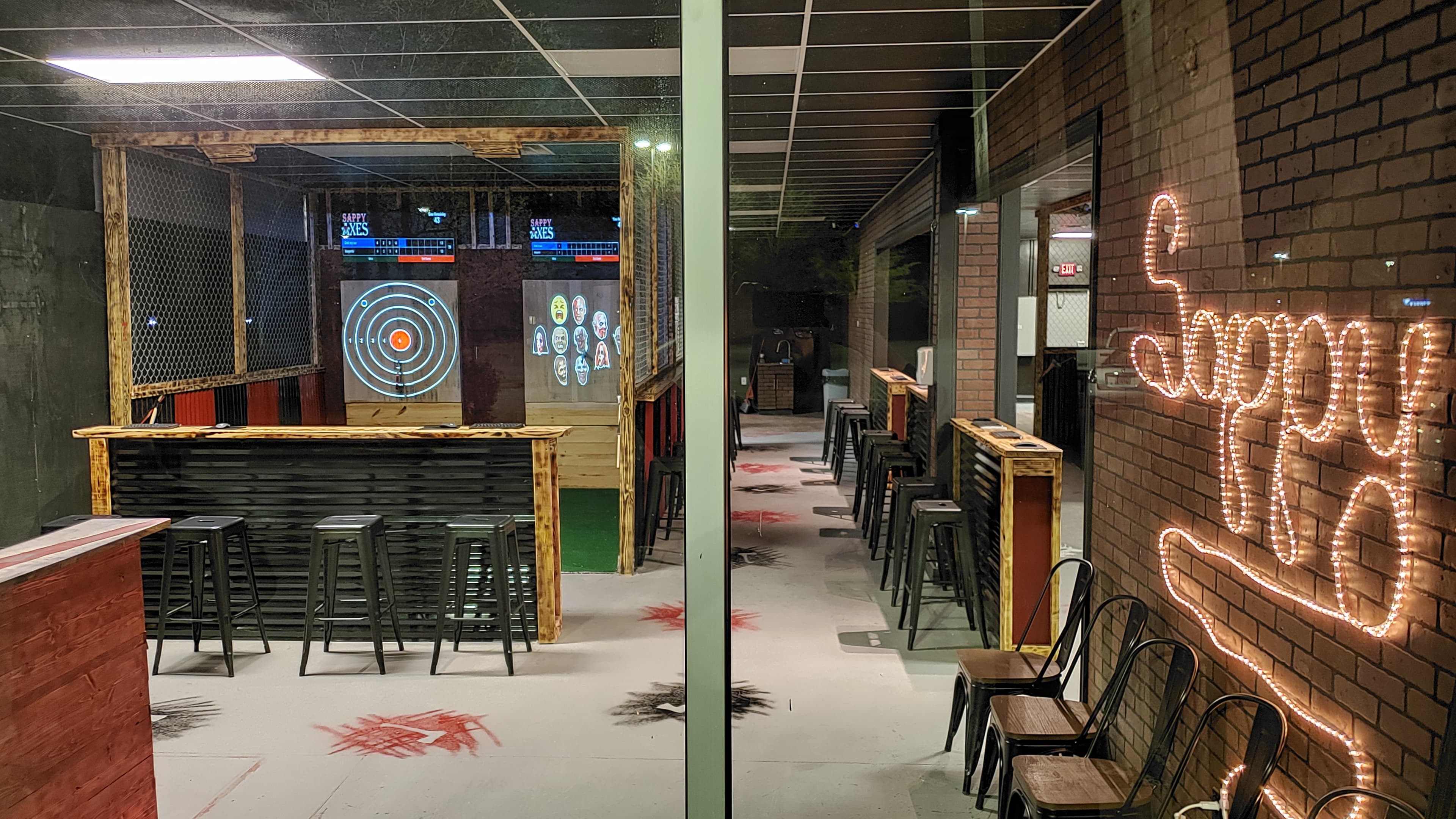 Sappy Axes - Axe Throwing and Indoor Golf - Image 2
