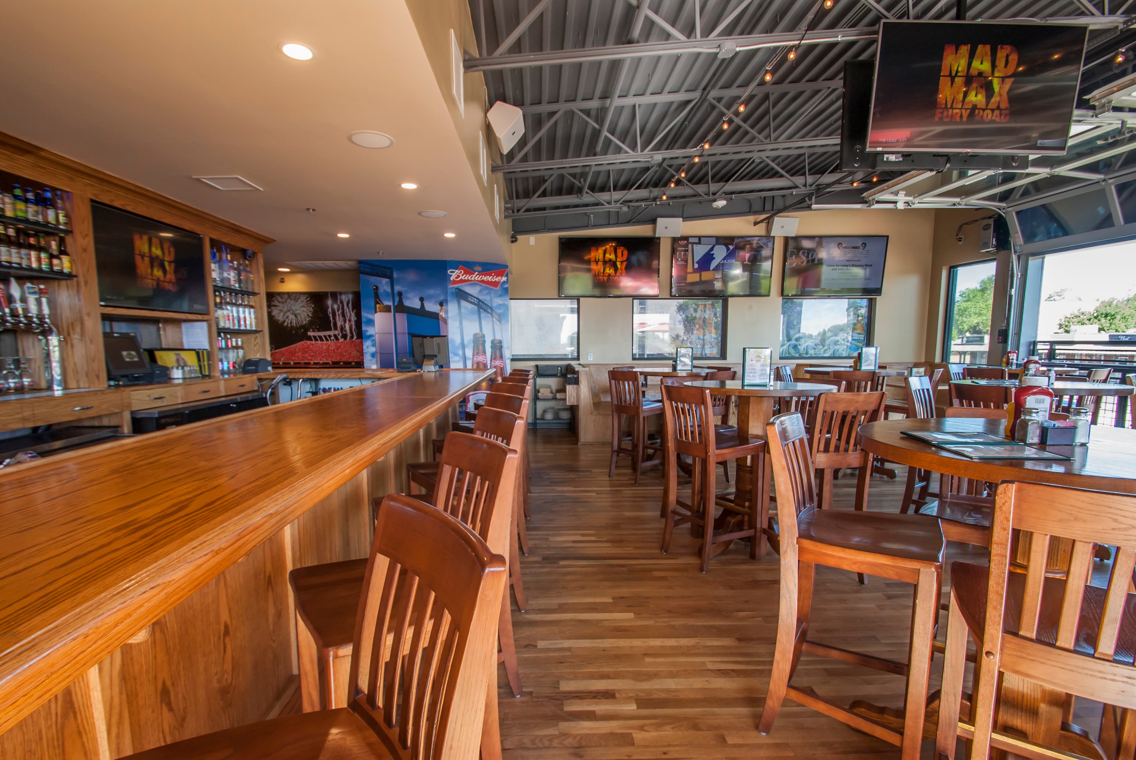 Maloneys Sports Bar & Grill - Image 9