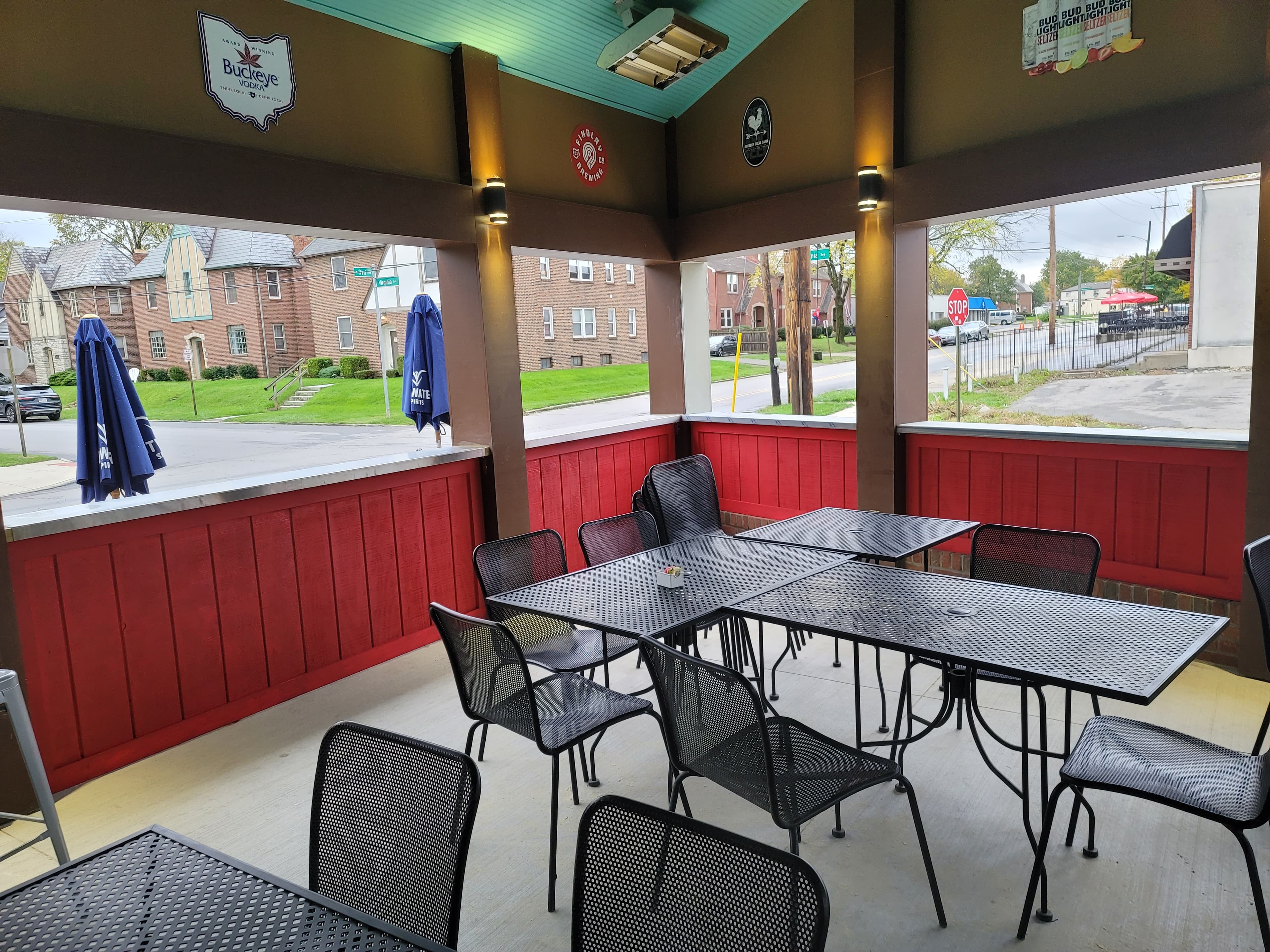 Caddy's Delight Virtual Golf Lounge - Image 1