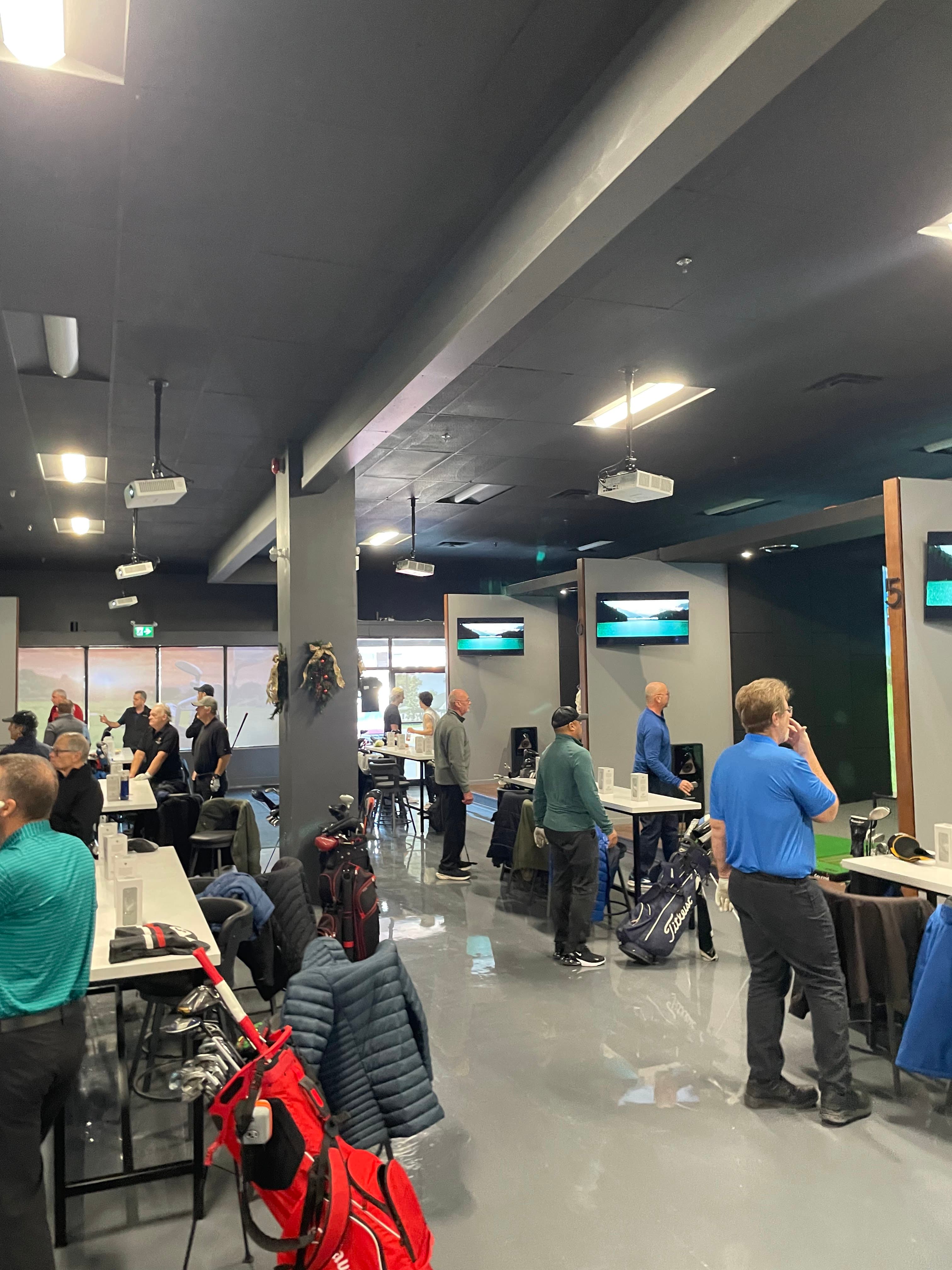 Mulligans Indoor Golf - Image 10