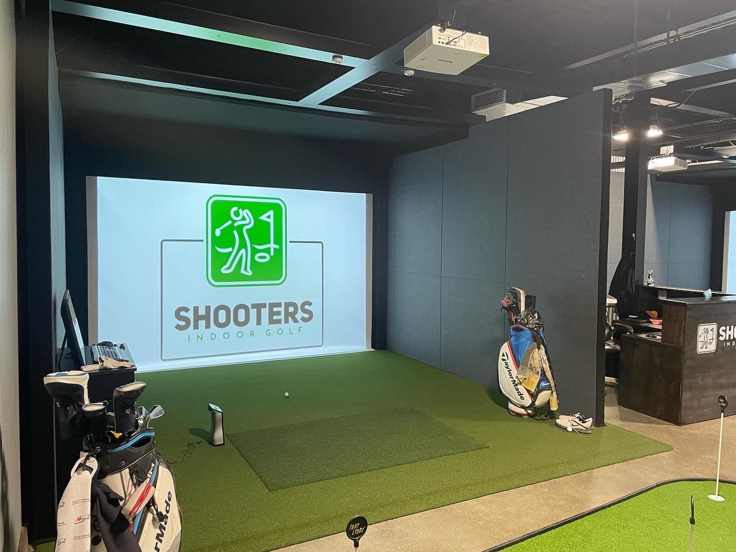 Shooters Indoor Golf - Image 5
