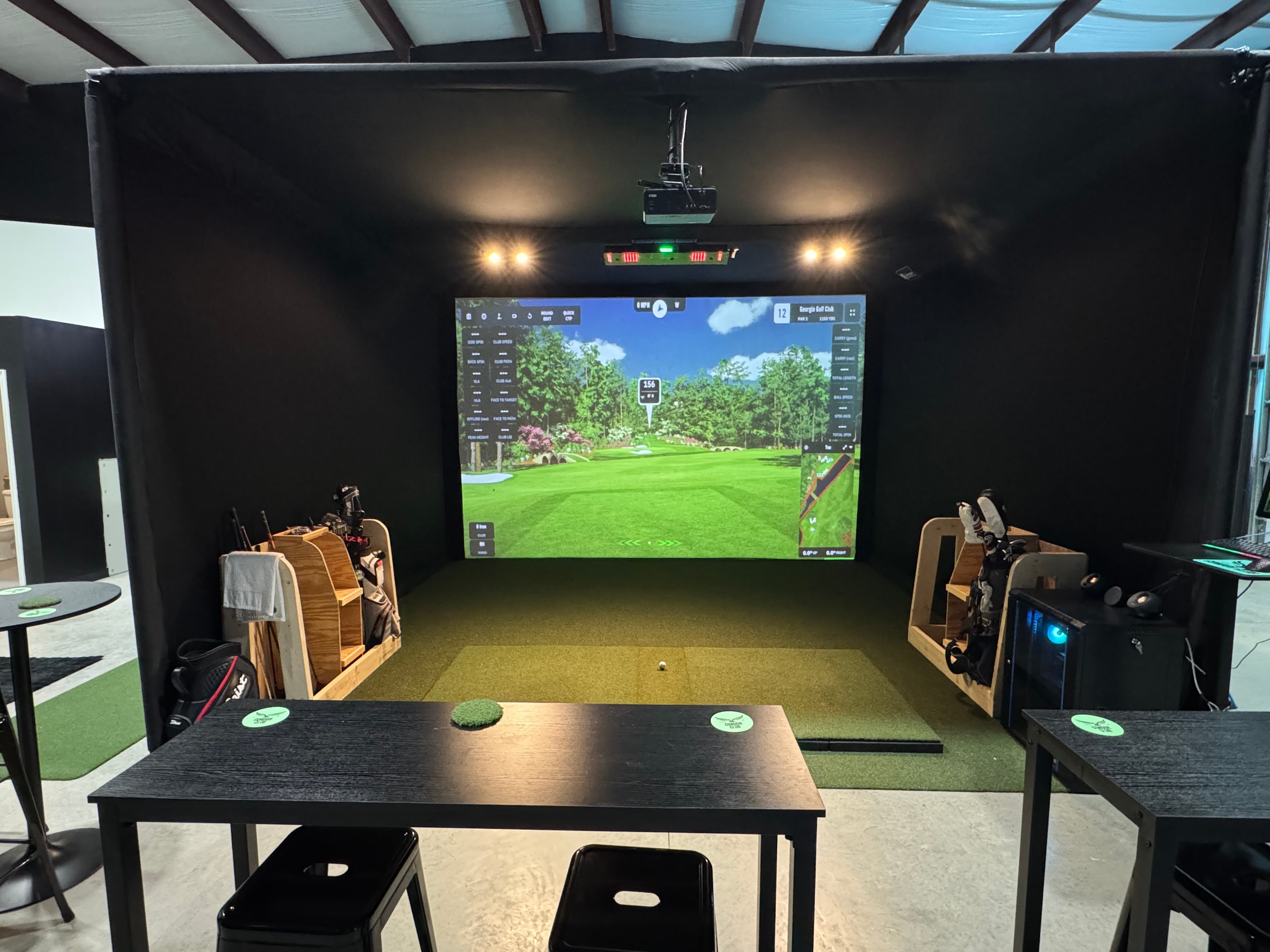 Condor Club 24/7 Indoor Golf Lounge - Image 7