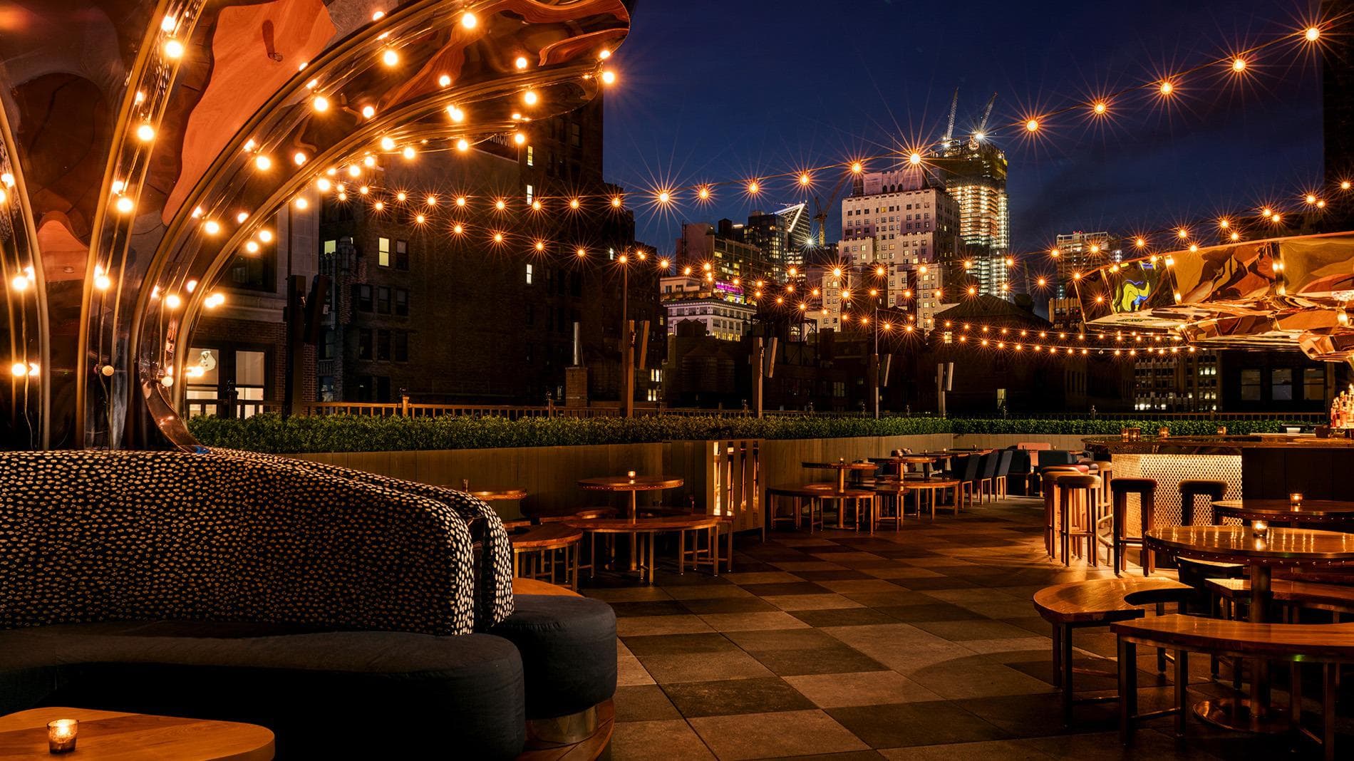 Magic Hour Rooftop Bar & Lounge - Image 9