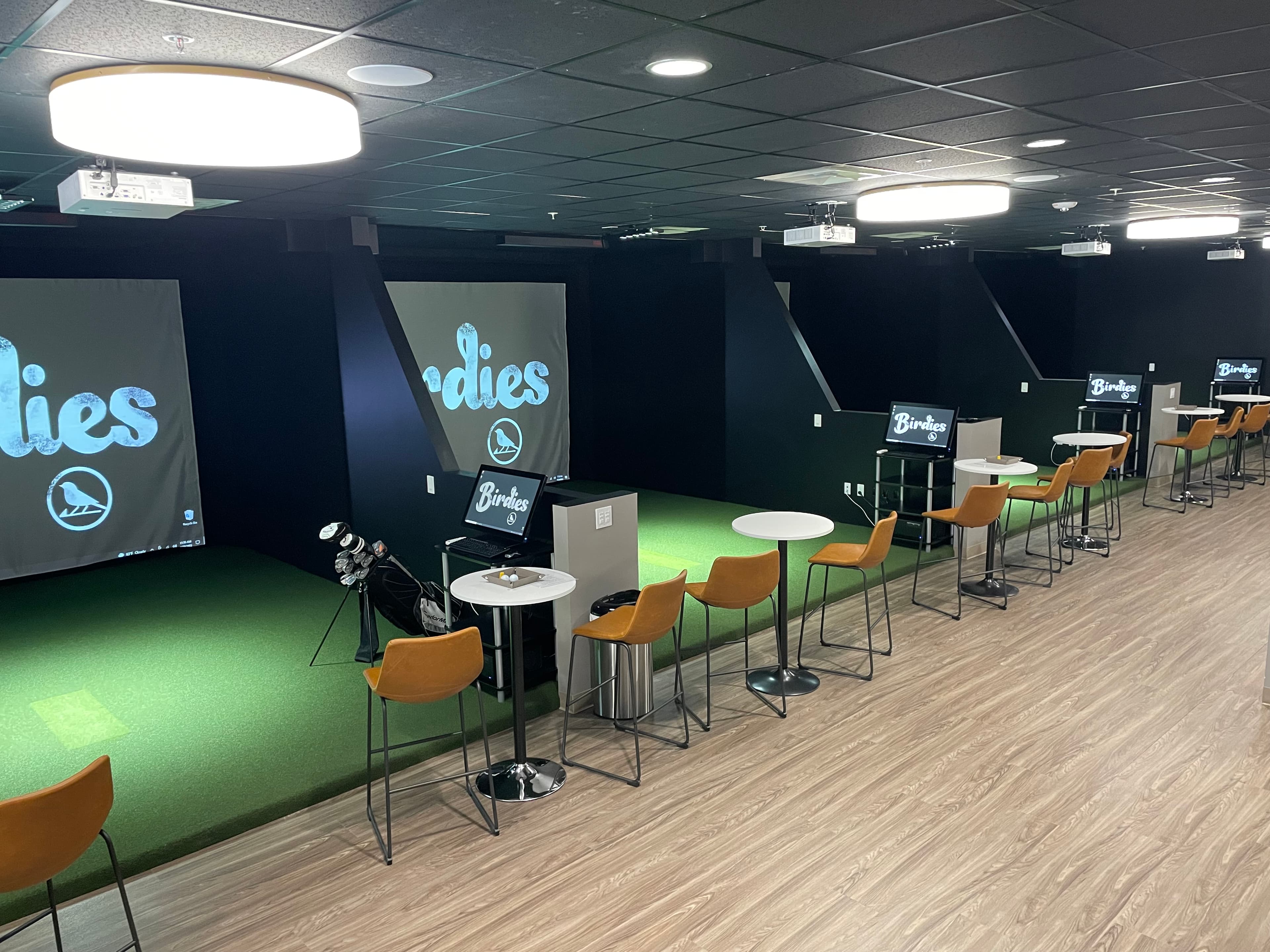 Birdie’s Golf Lounge - Image 1