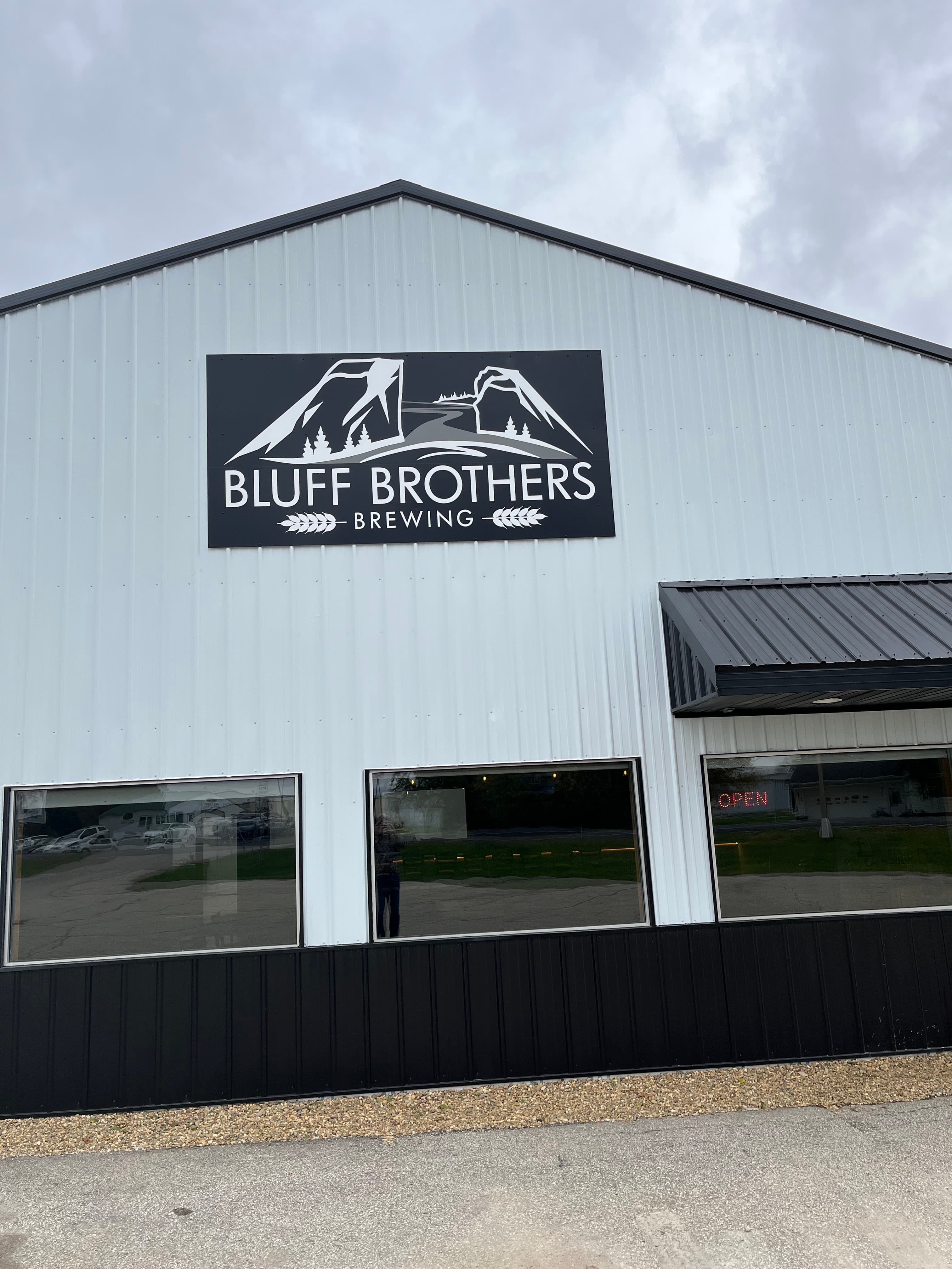 Bluff Brothers Golf Simulator - Image 1