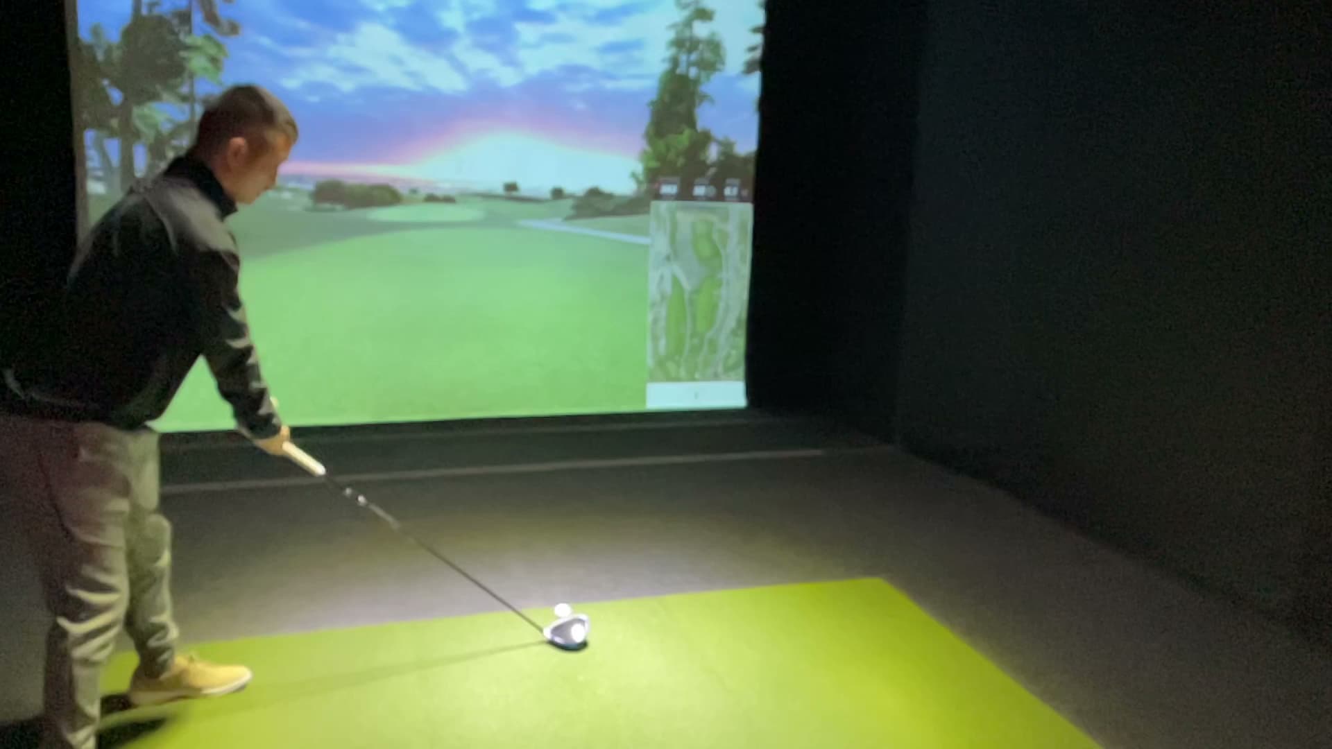 AVID Indoor Golf - Image 4