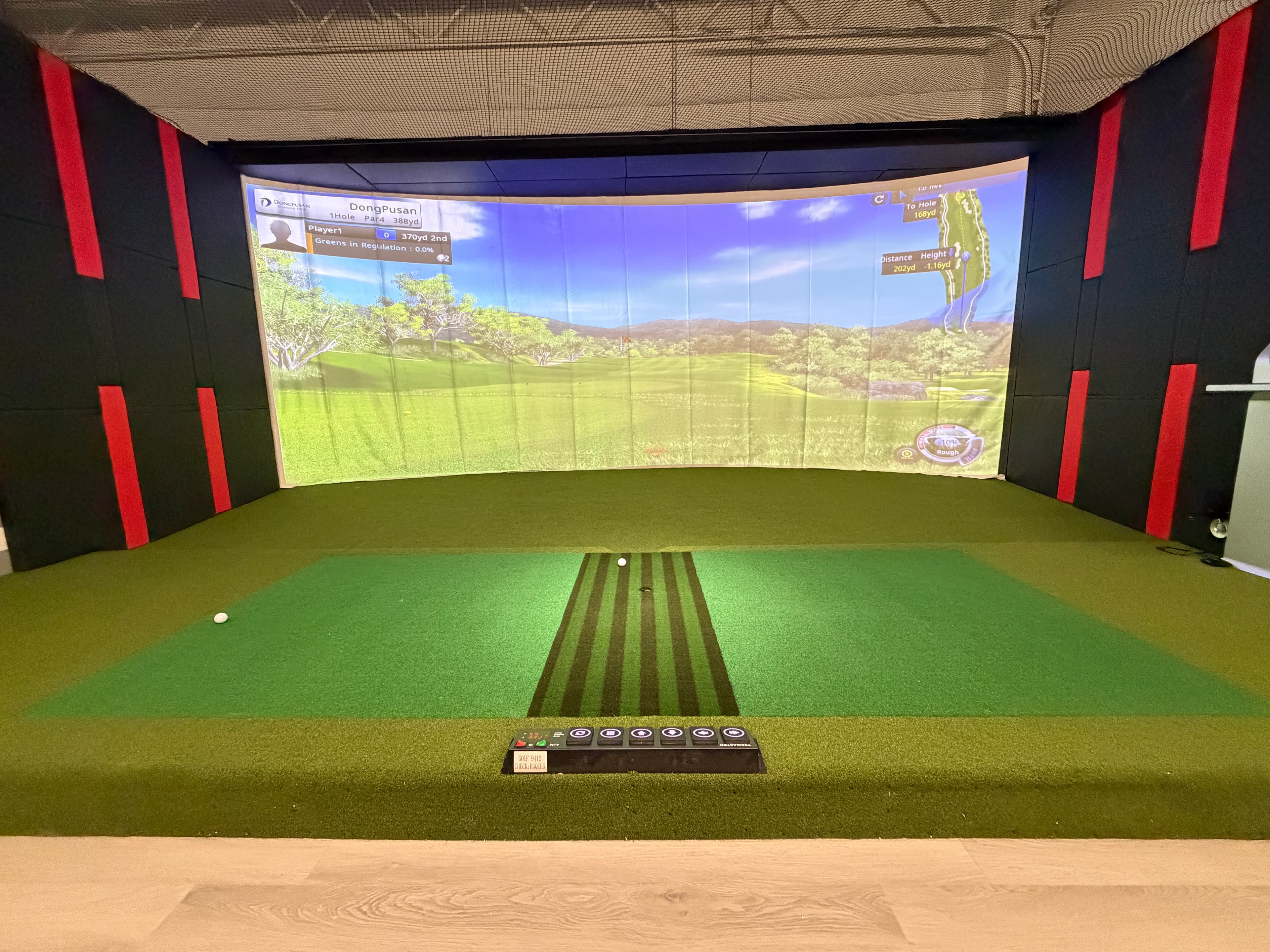 MapleSwing Indoor Golf - Image 7