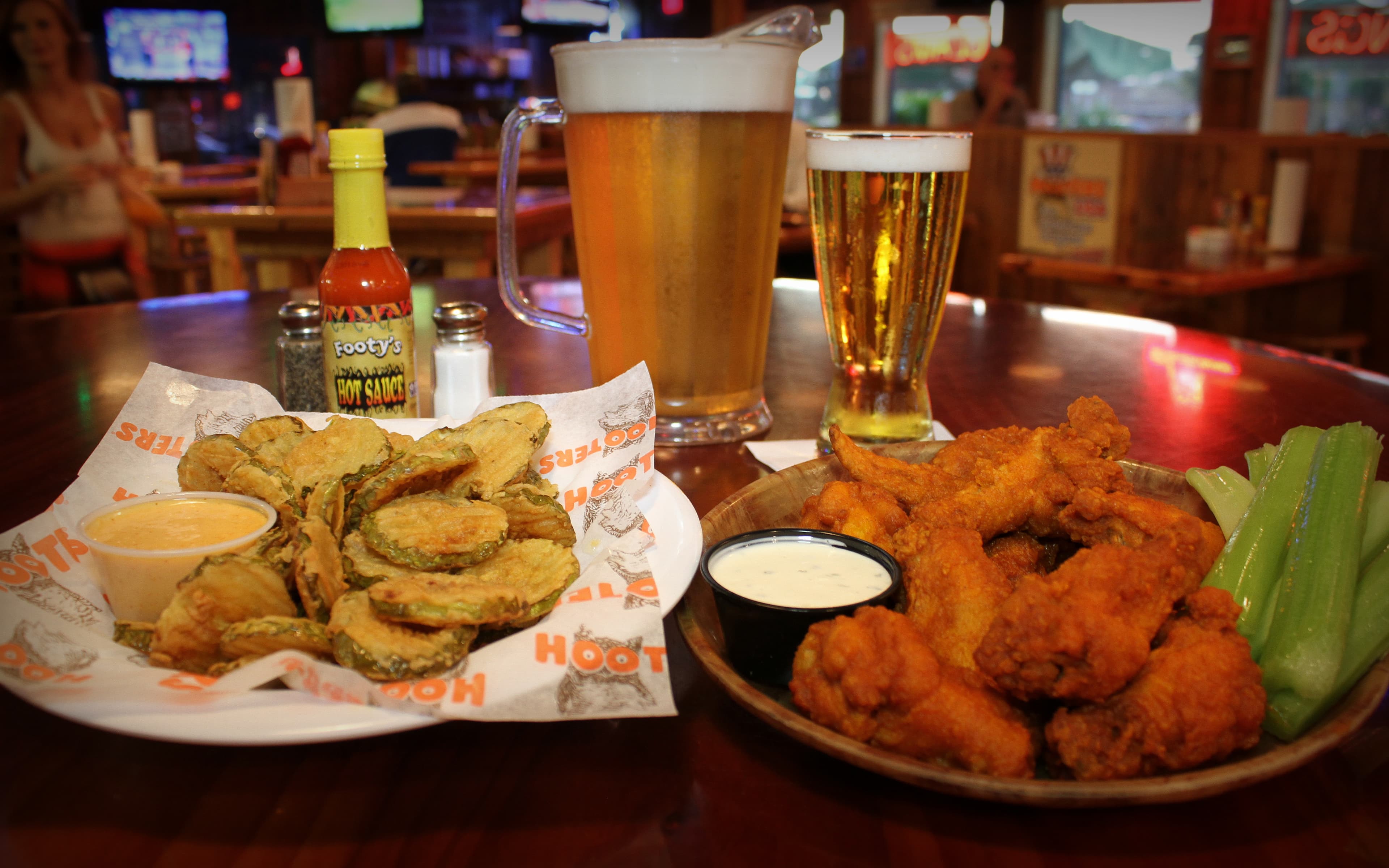 Hooters - Image 3