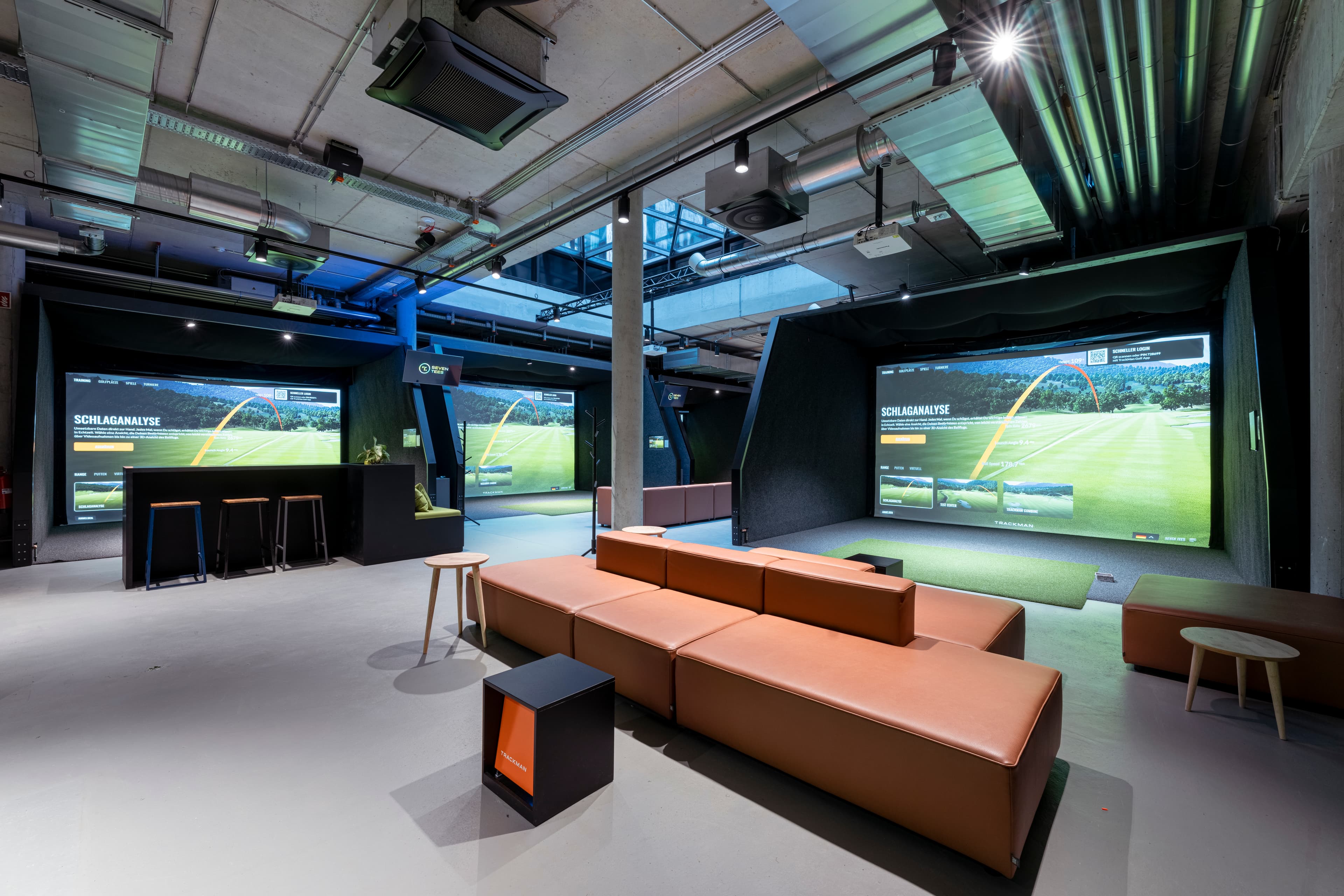 Seven Tees Golf and Bar - Image 1