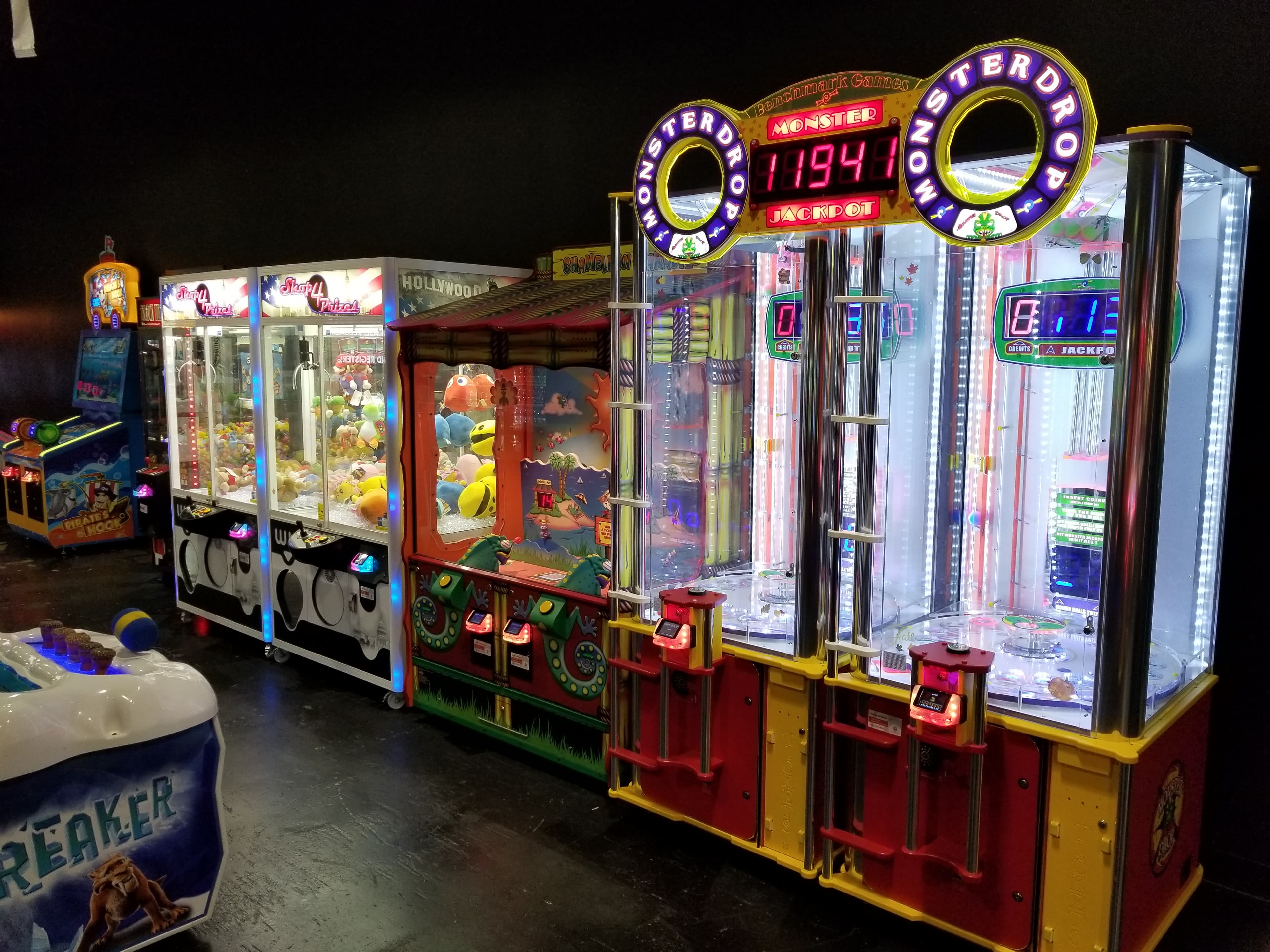 Jurassic Golf and Arcade - Image 7