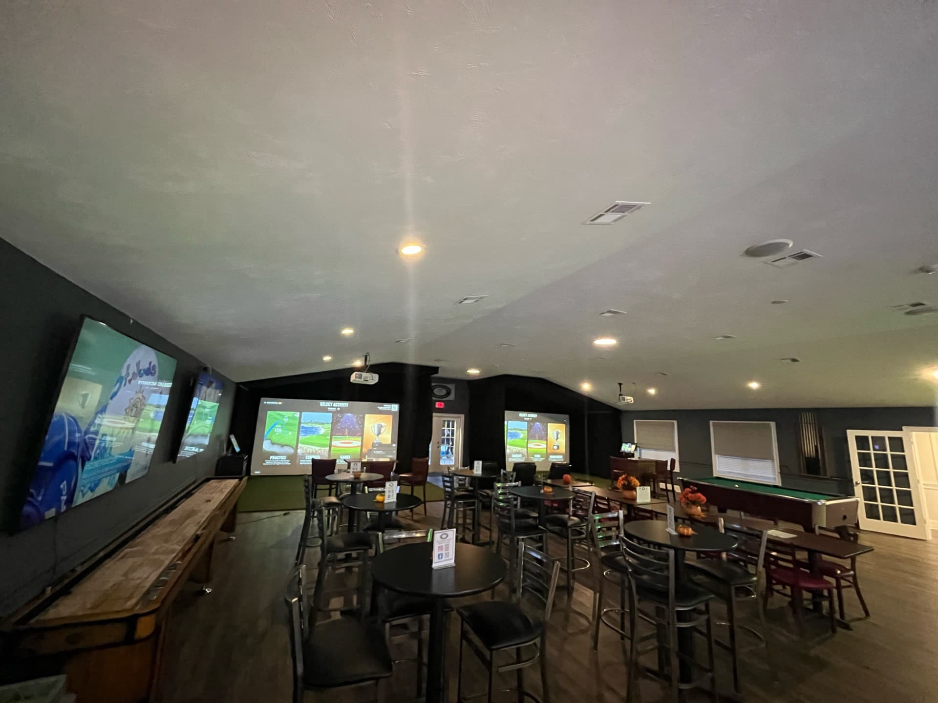 Players' Retreat Sports Bar - Image 1