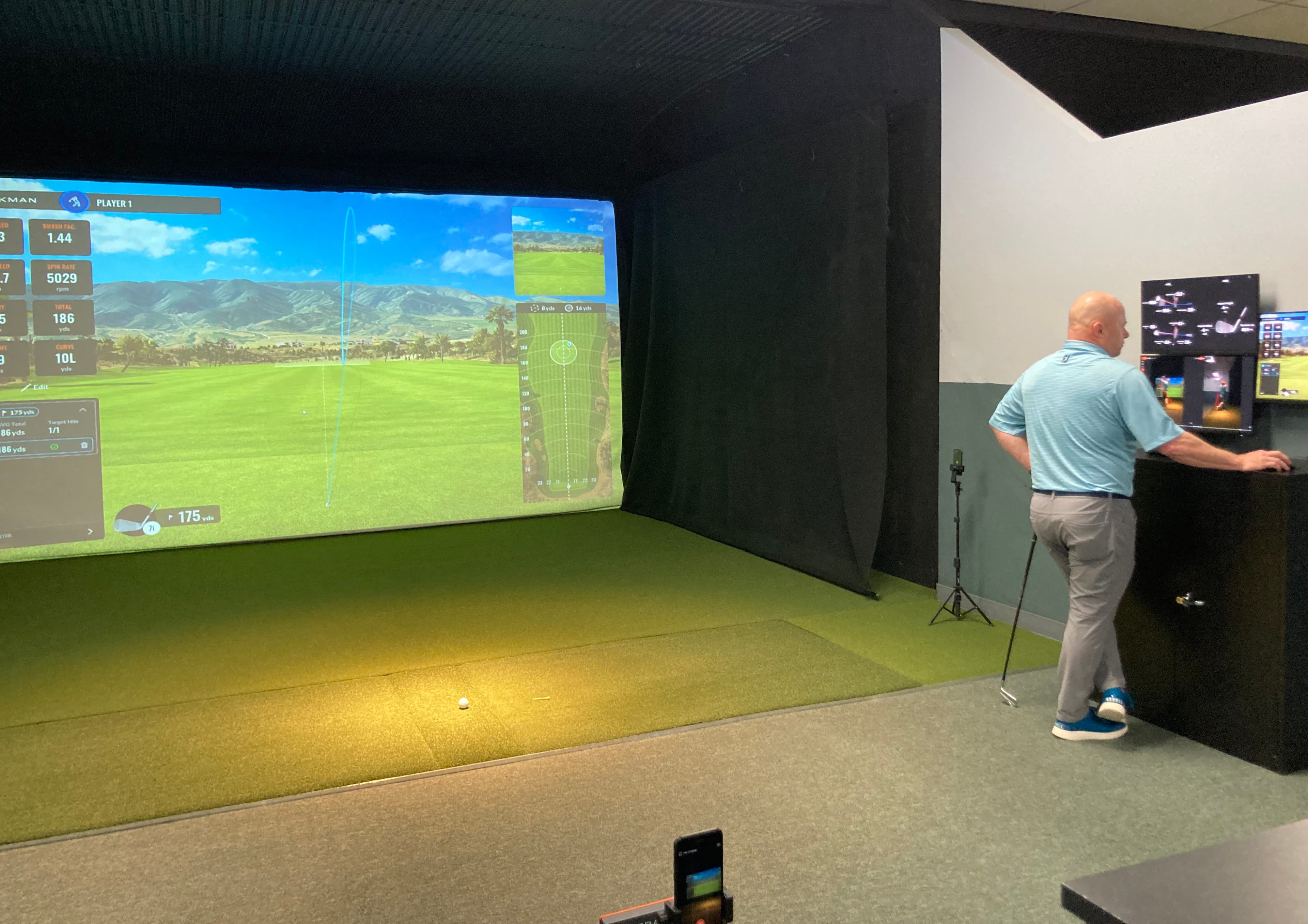 Big Indoor Golf - Image 2