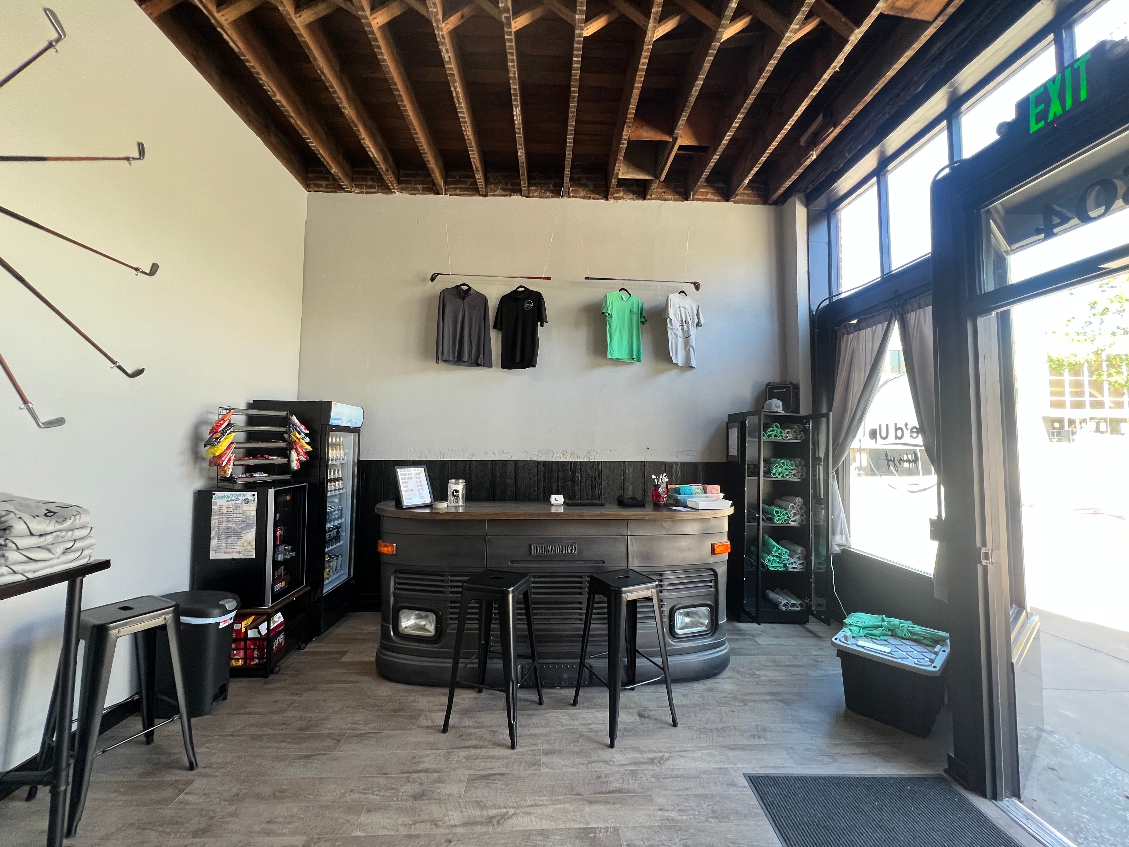 Tee'd Up Indoor Golf - Image 4