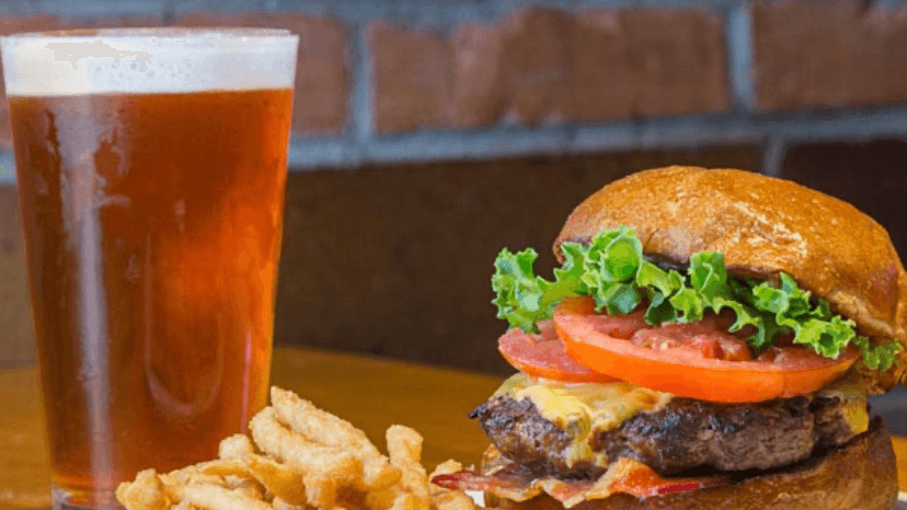 Fat Willy's University & Hawes Viewpoint Golf Resort - Image 1