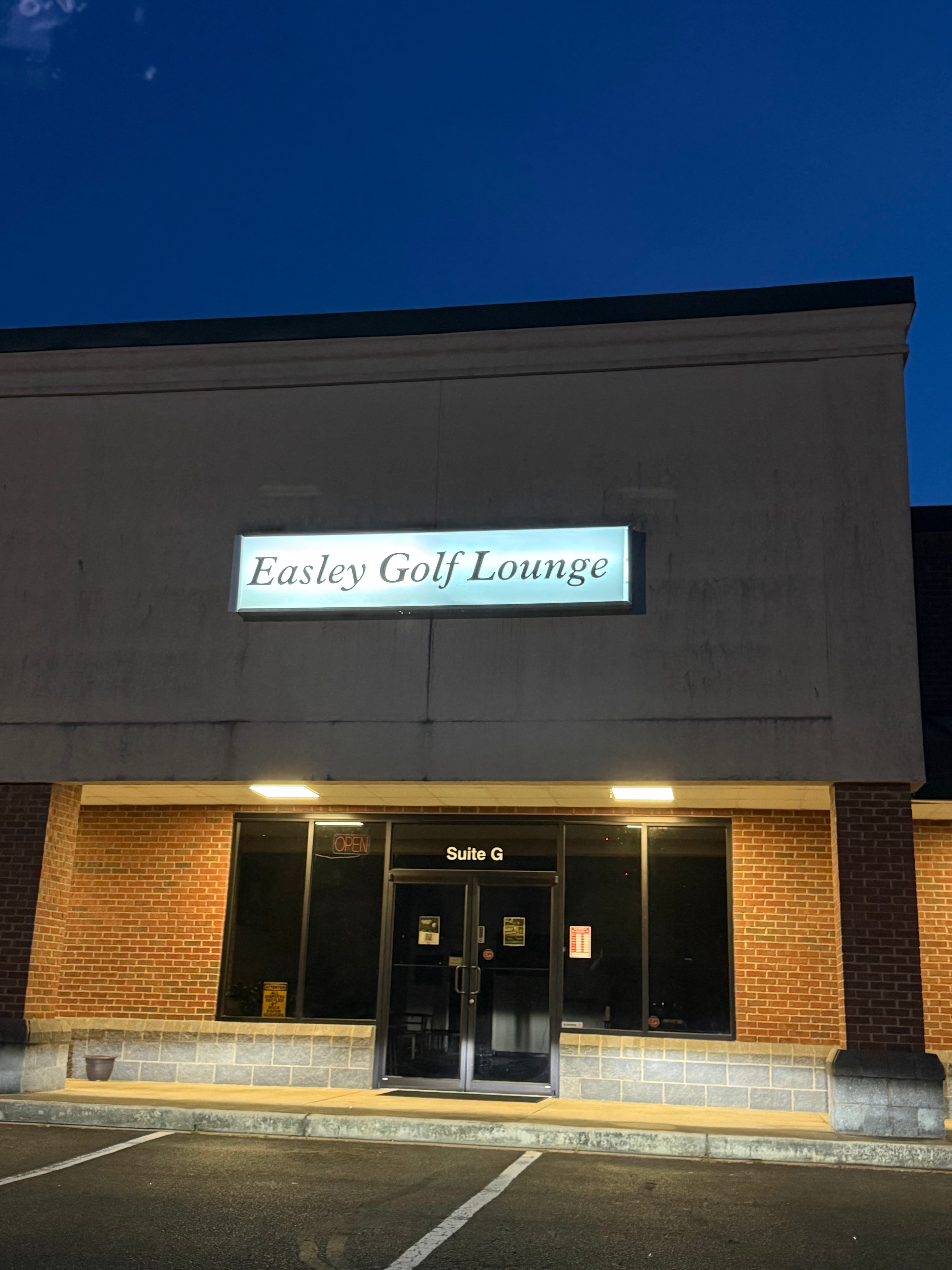 Easley Golf Lounge - Image 3