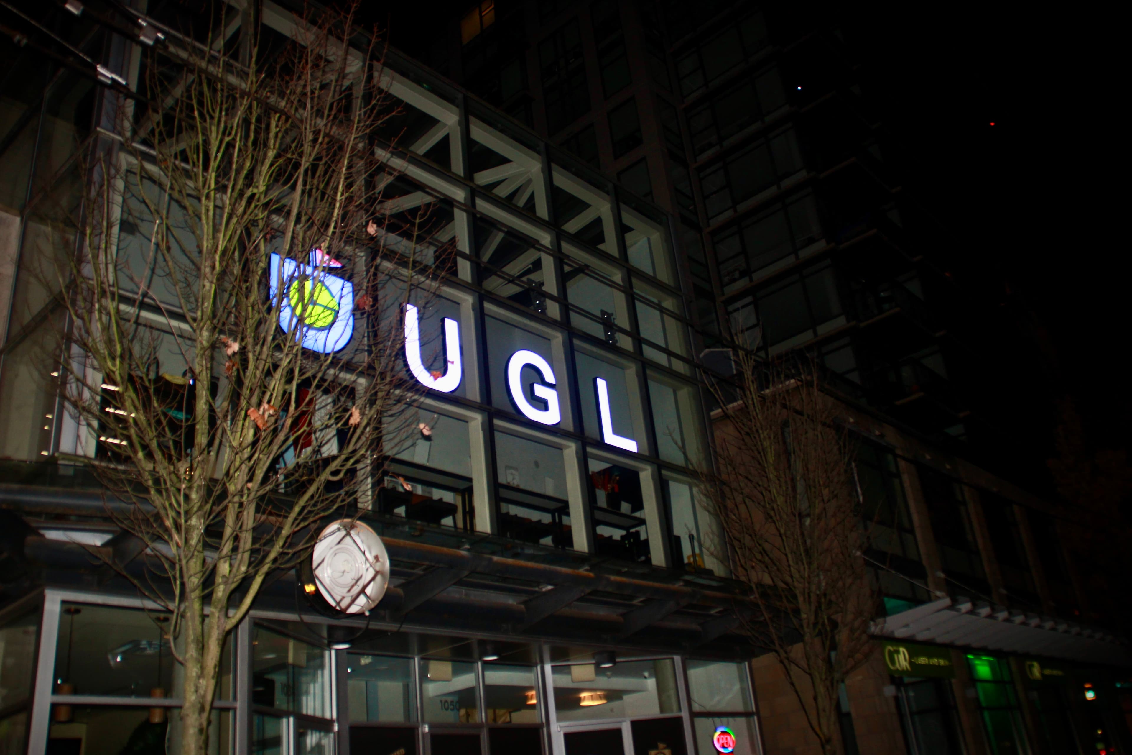 Ultimate Golf Lounge - Image 9