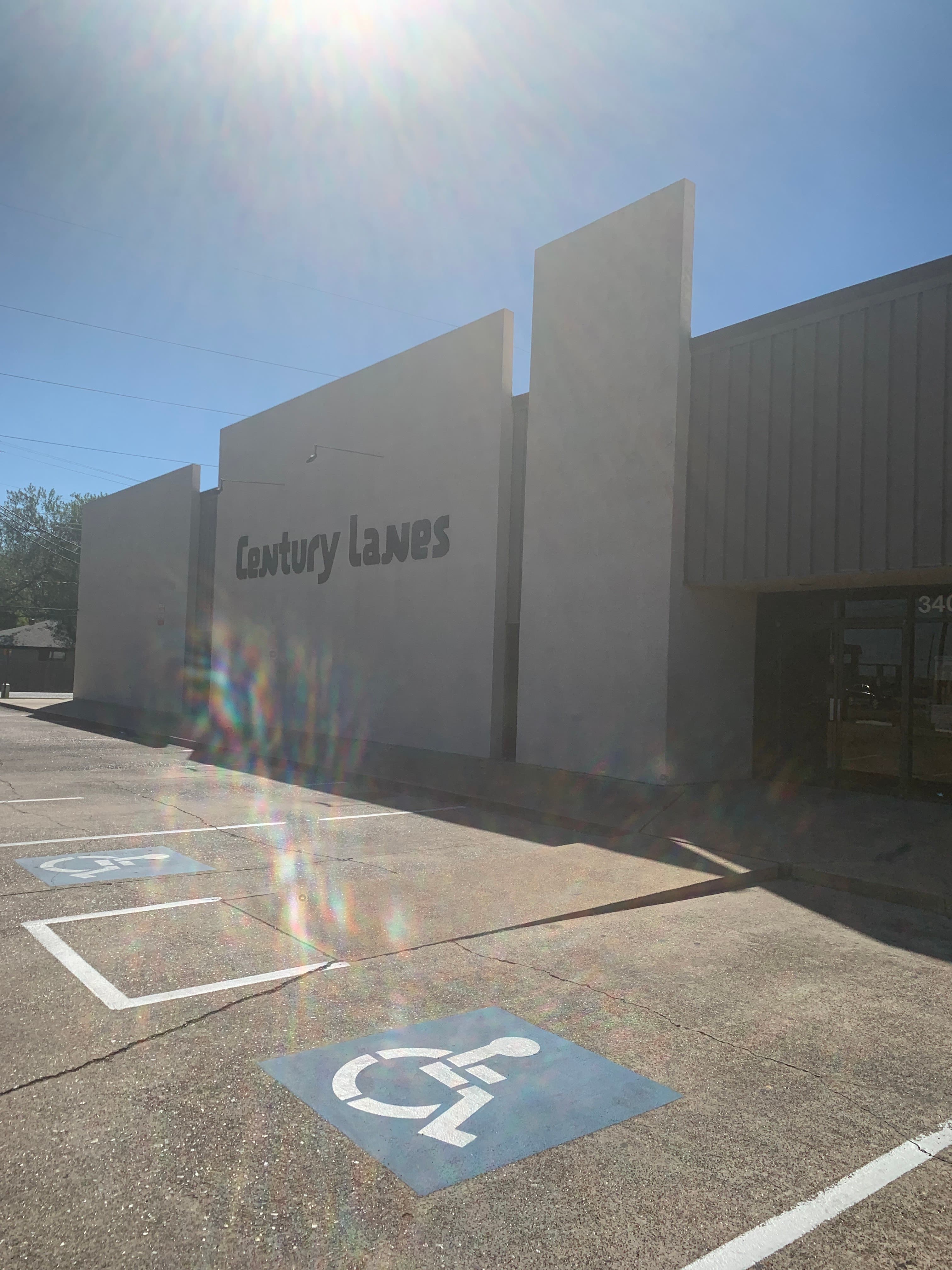 Century Golf Lounge - Image 2