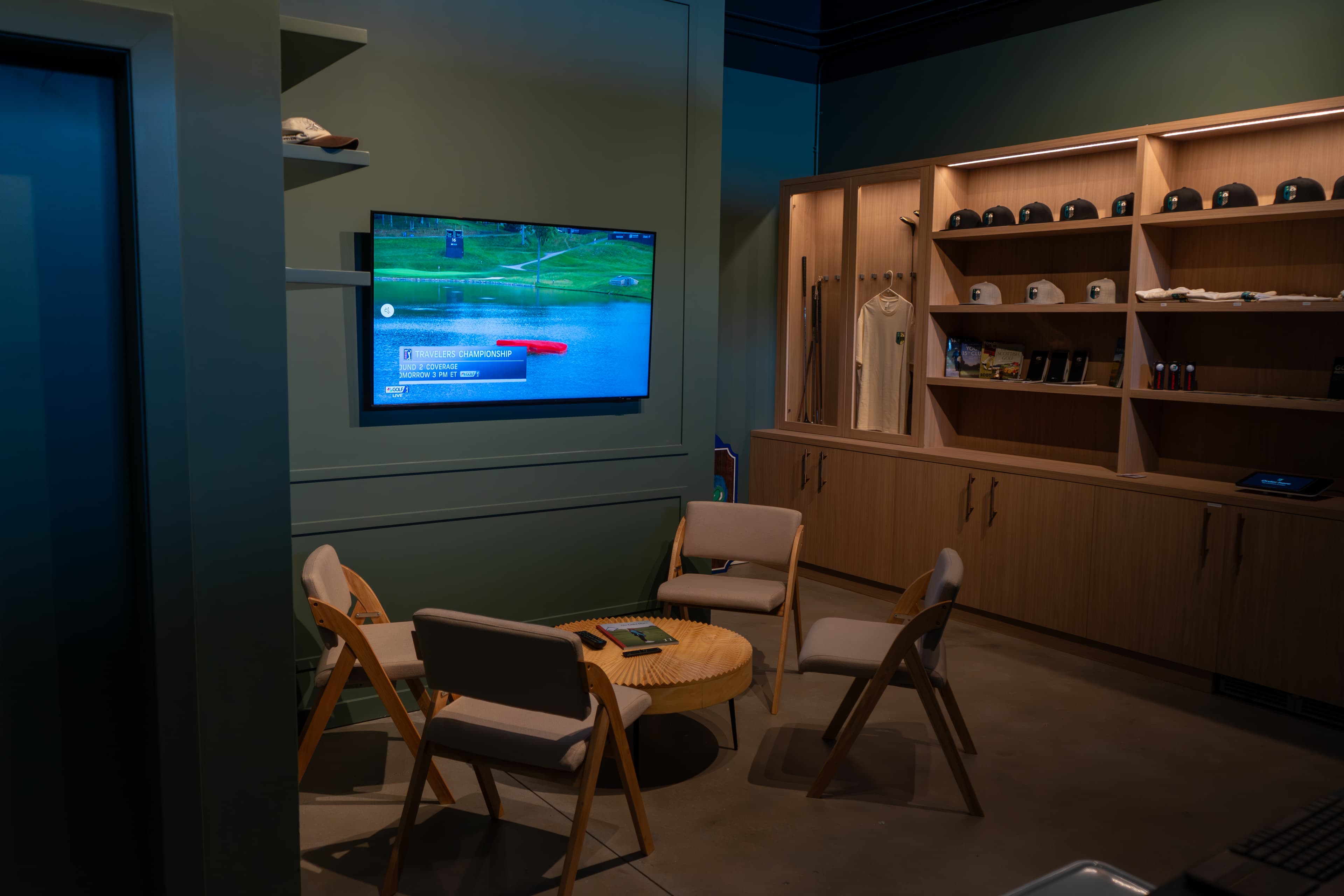 SWINGS Indoor Golf - Image 2