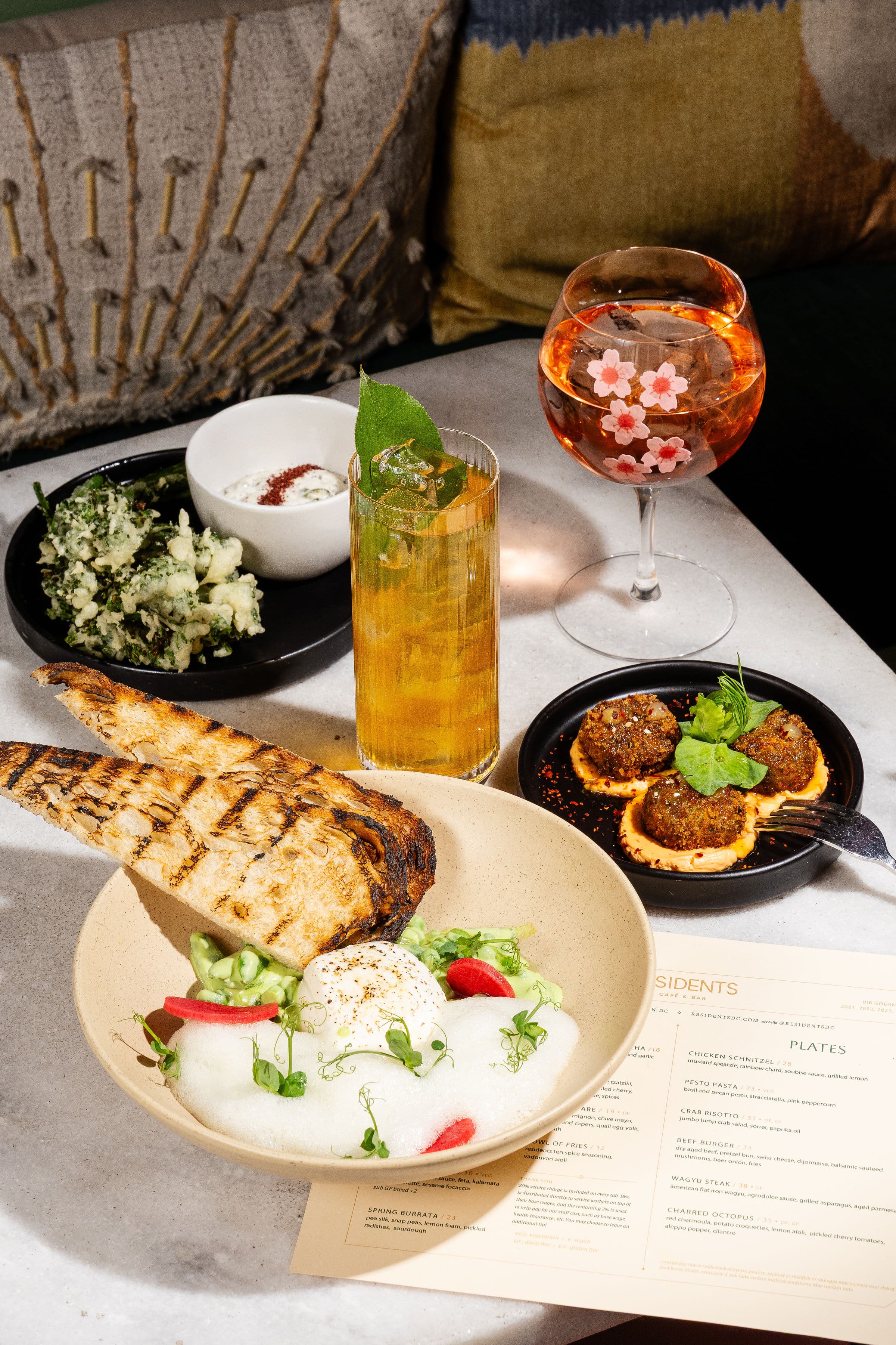 Residents Cafe & Bar - Image 7