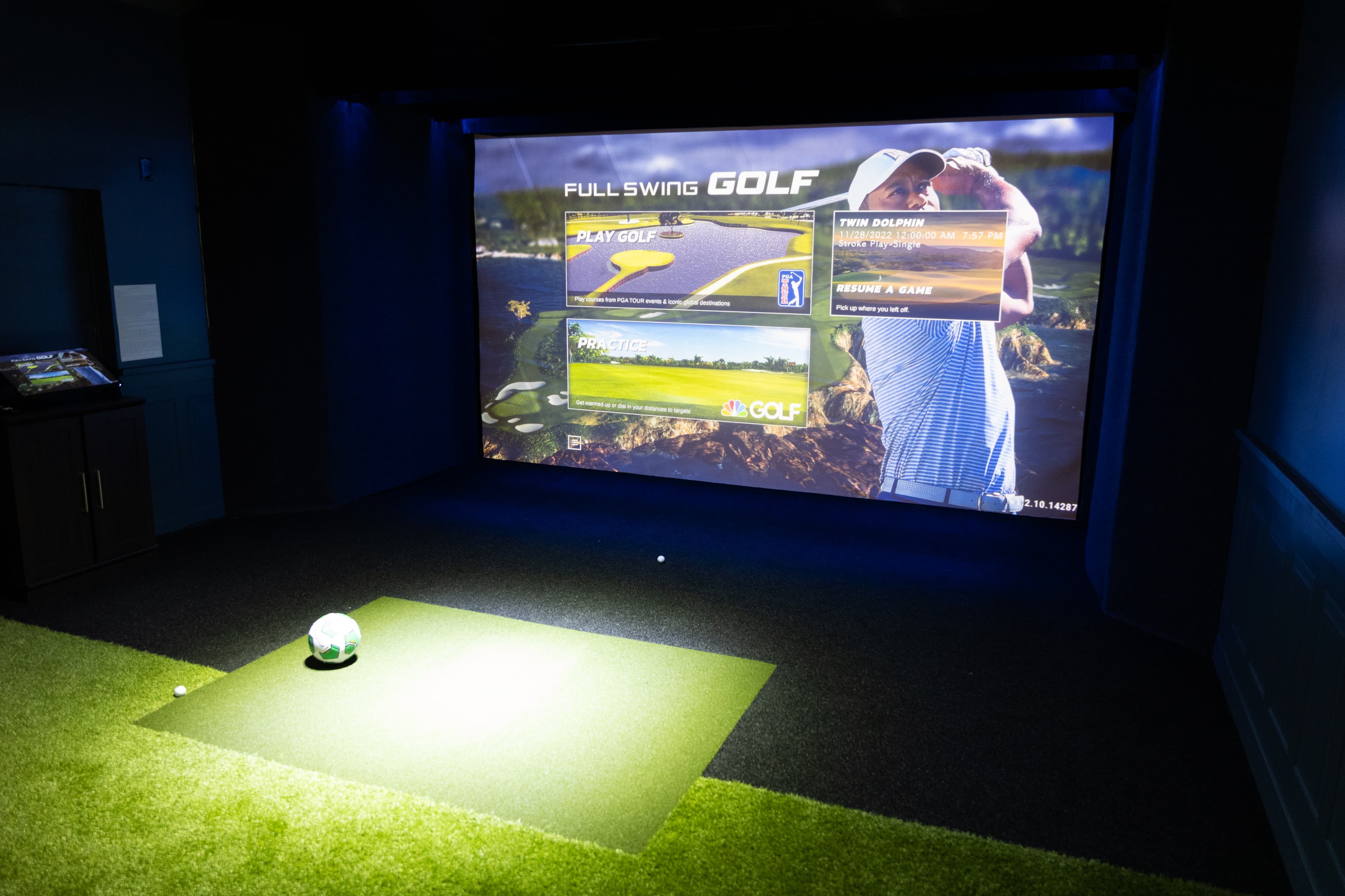 Aurora Golf + Bar Red Deer - Image 1